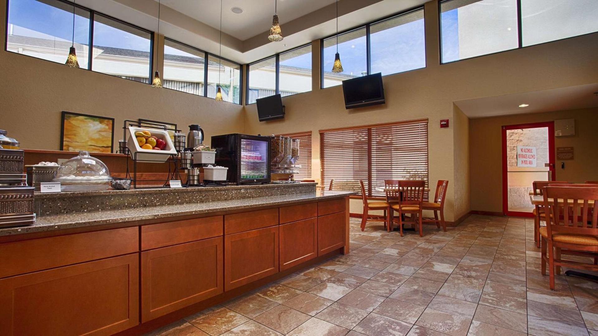 Best Western Plus York Hotel and Conference Center photo 11