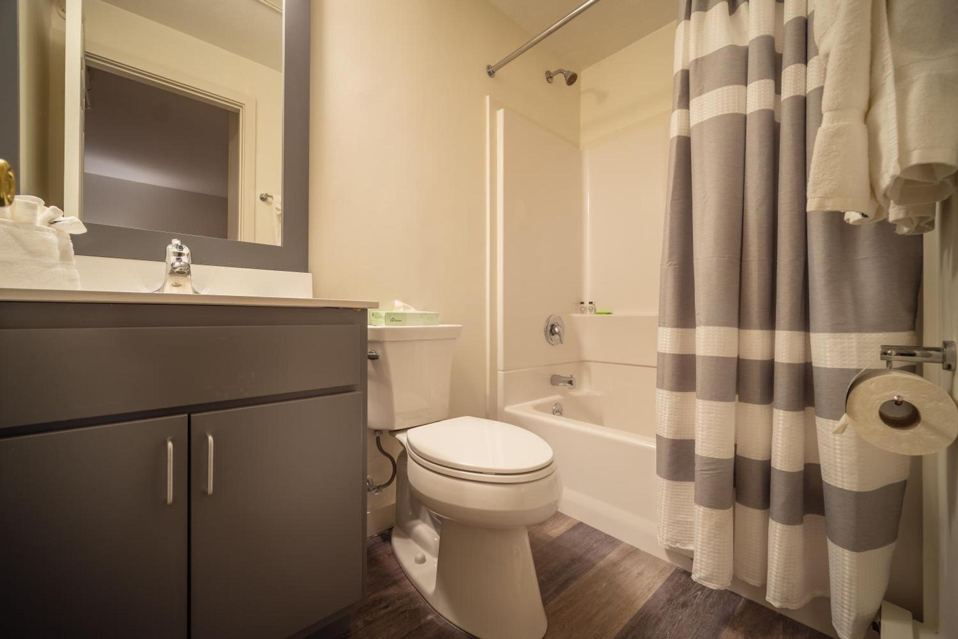 Sun & Ski Inn and Suites photo 7