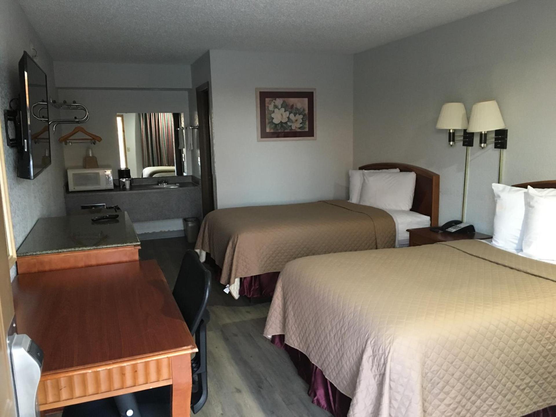 Colonial Inn photo 3