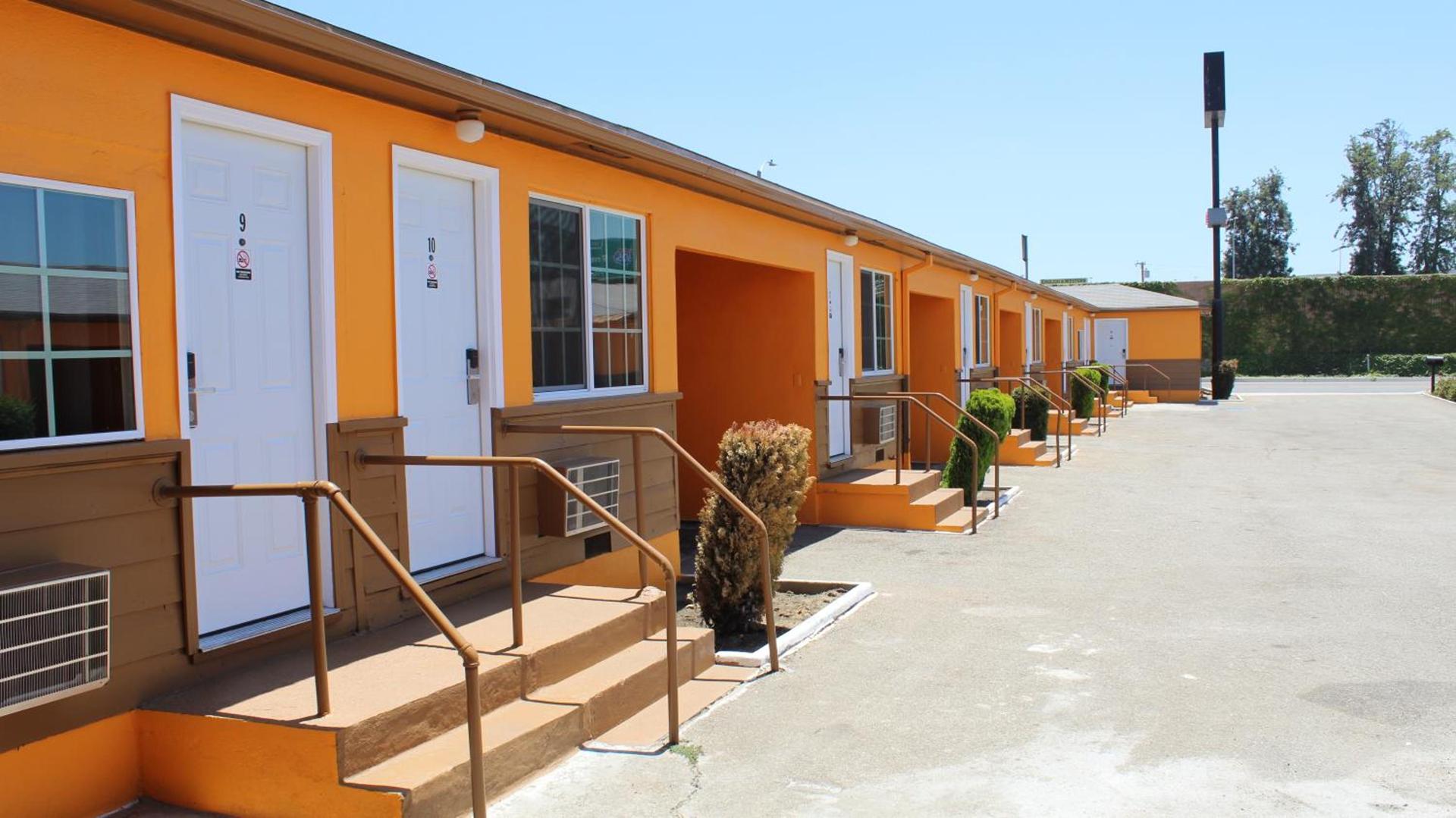 Aristocrat Motel photo 3