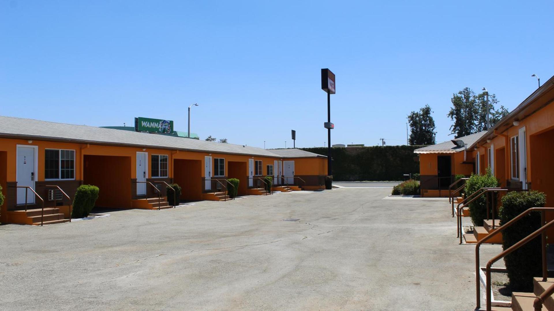 Aristocrat Motel photo 5