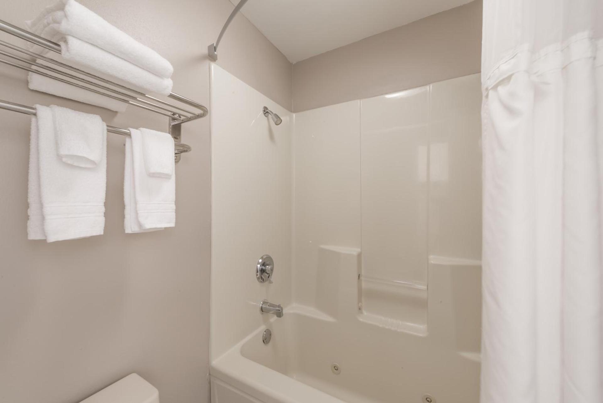 Super 8 by Wyndham Alexander City photo 30