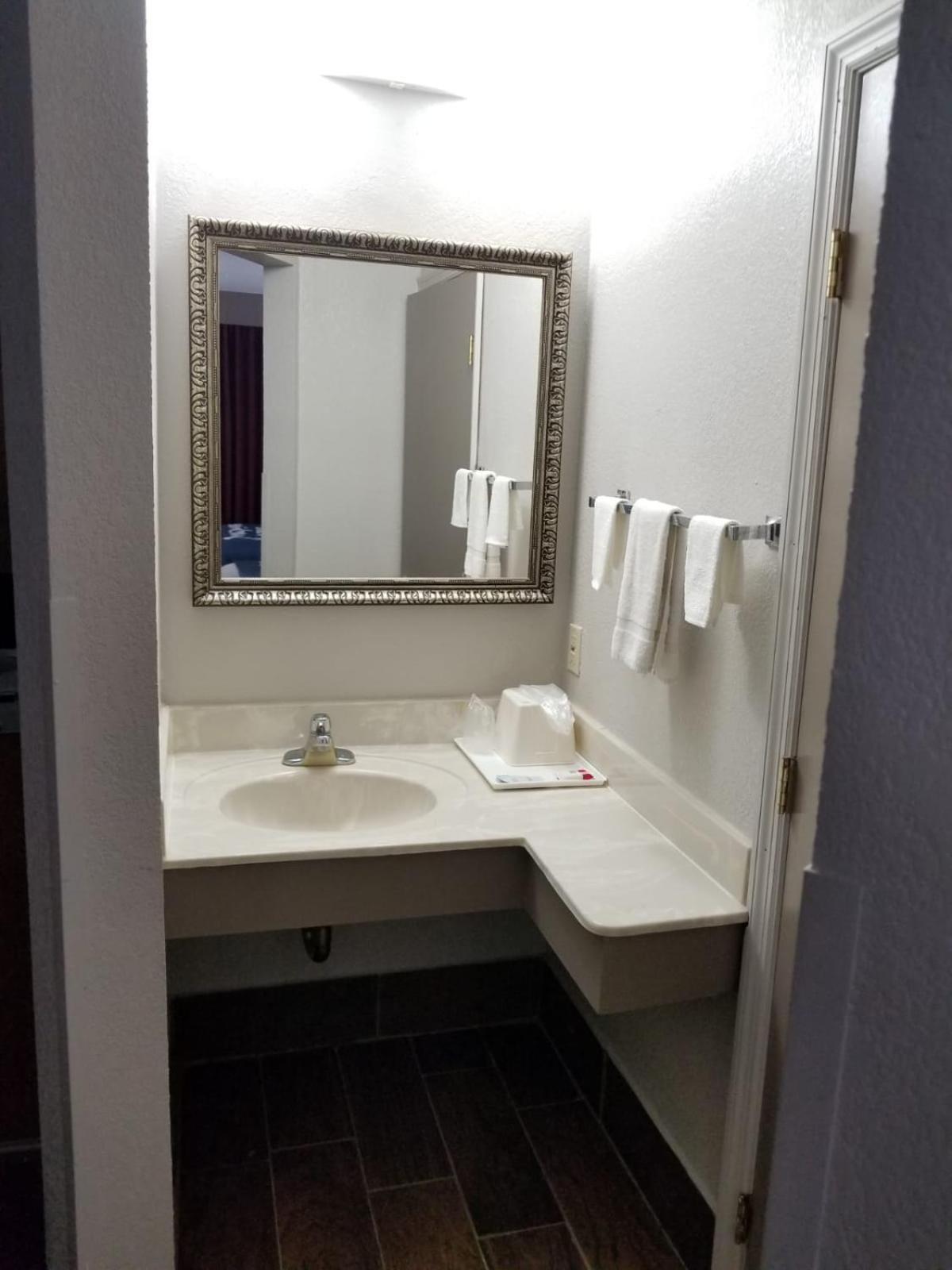 Days Inn by Wyndham Thomson photo 20