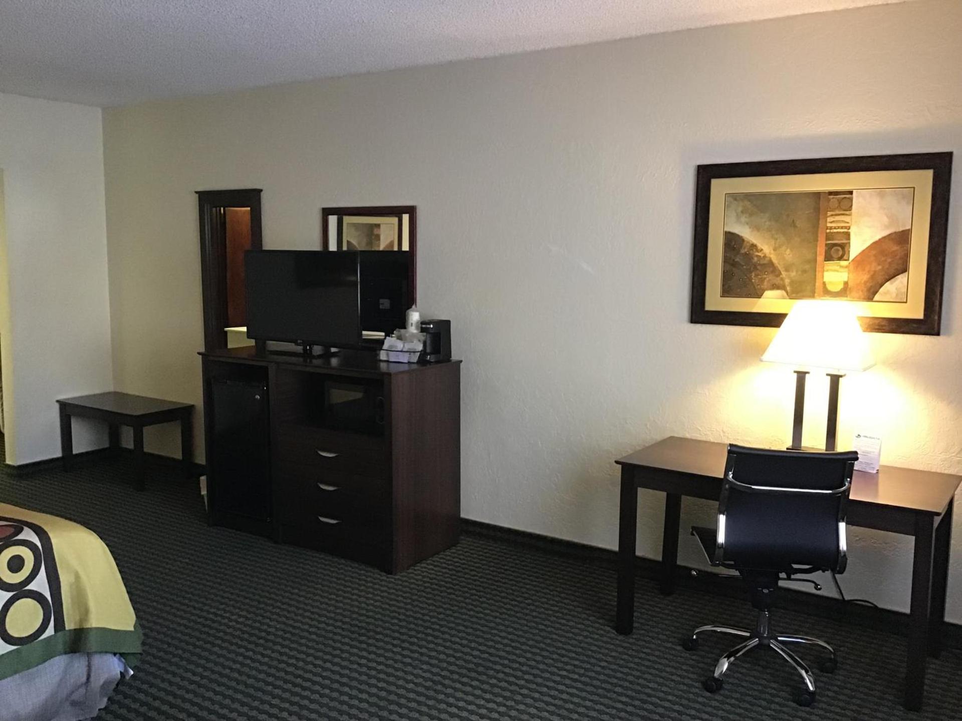 Super 8 by Wyndham Wendover photo 39