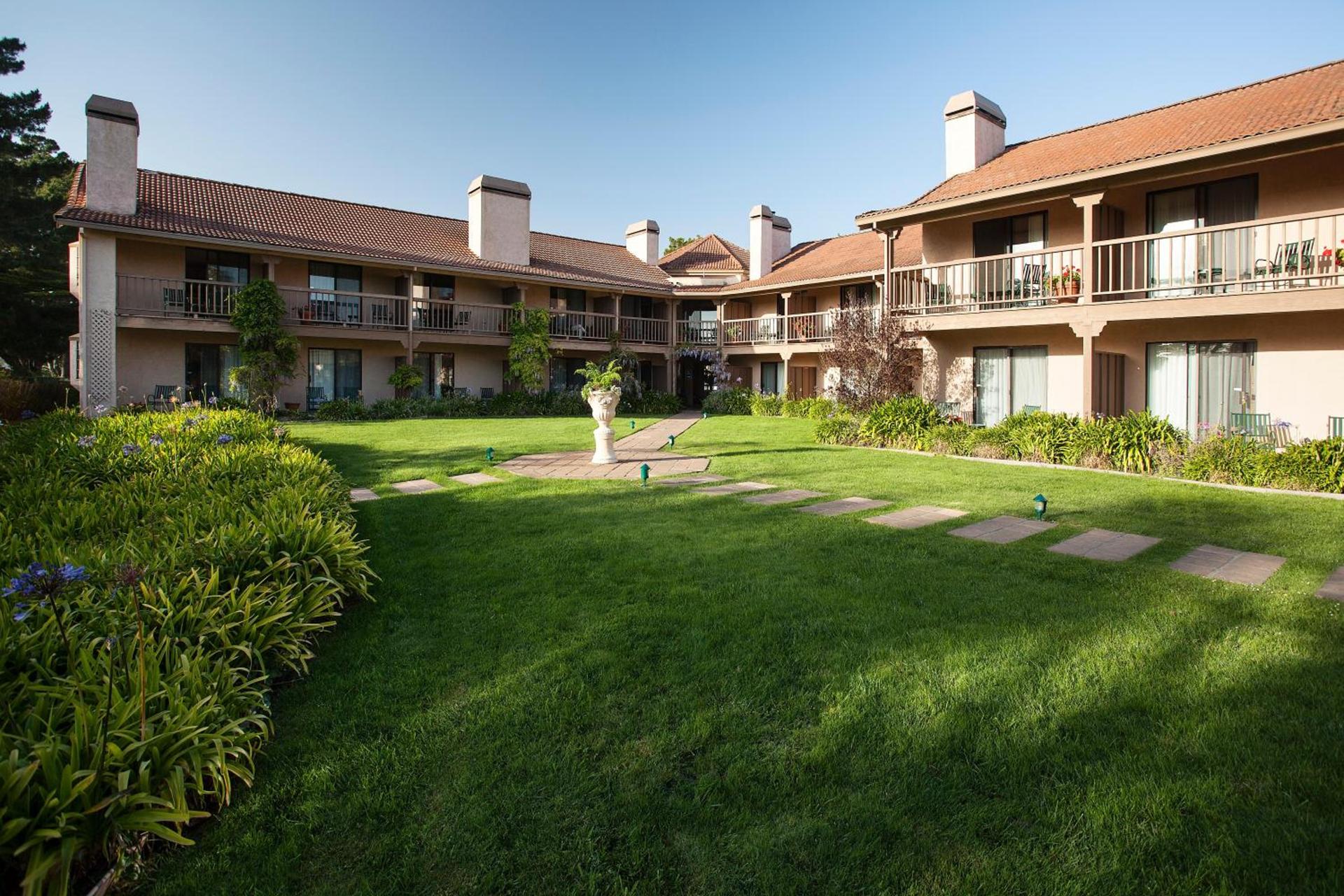 Half Moon Bay Lodge photo 4