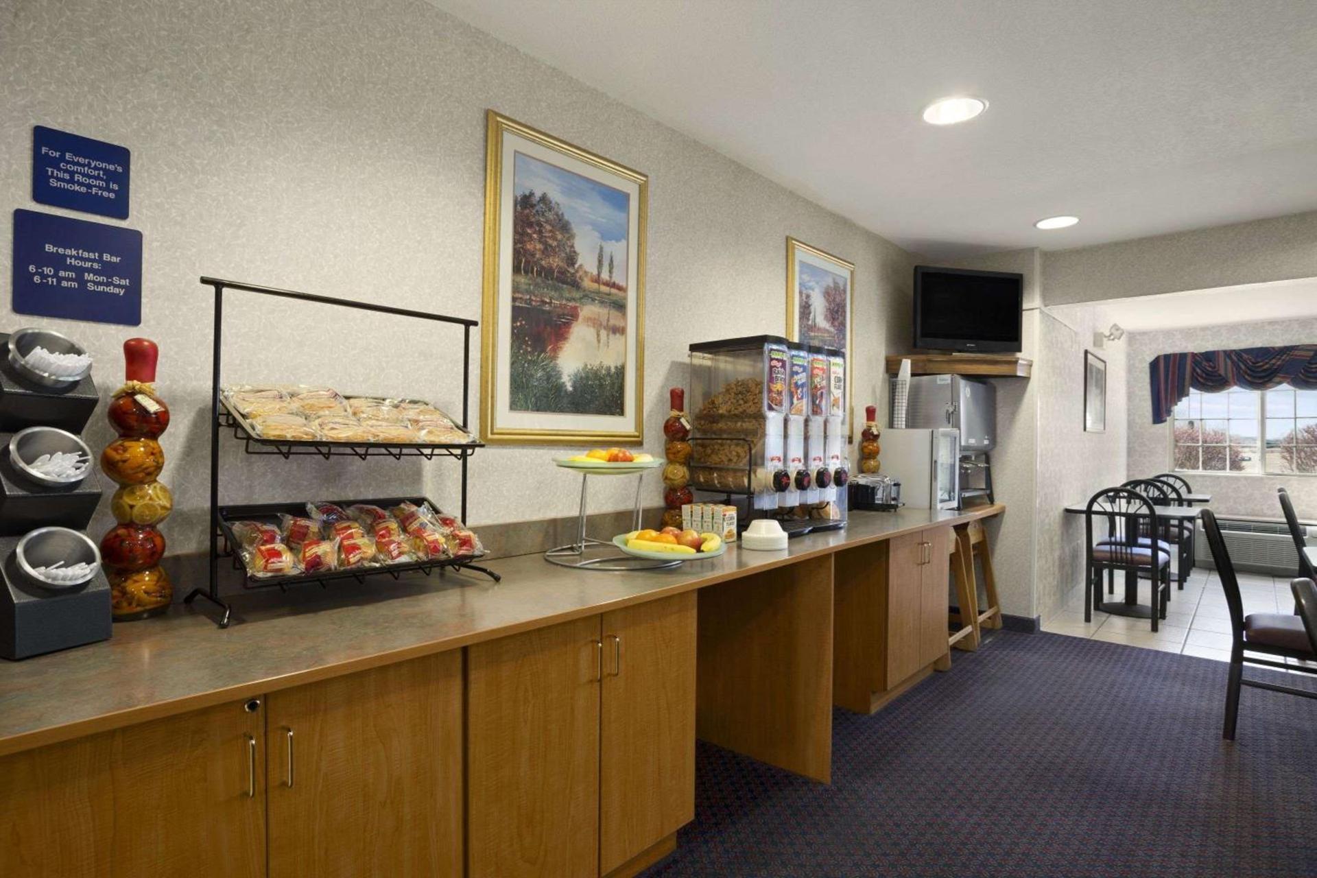Ramada Limited Bloomington IL I-74/I-55 photo 10