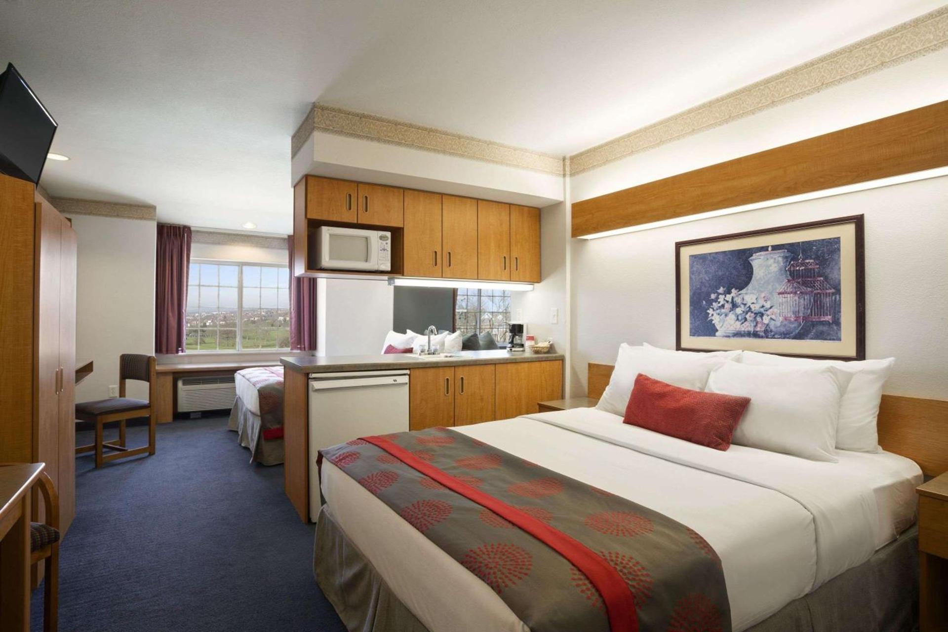 Ramada Limited Bloomington IL I-74/I-55 photo 8
