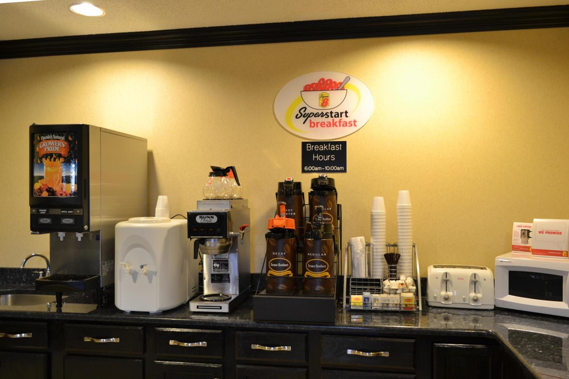 Super 8 by Wyndham Hanover photo 37