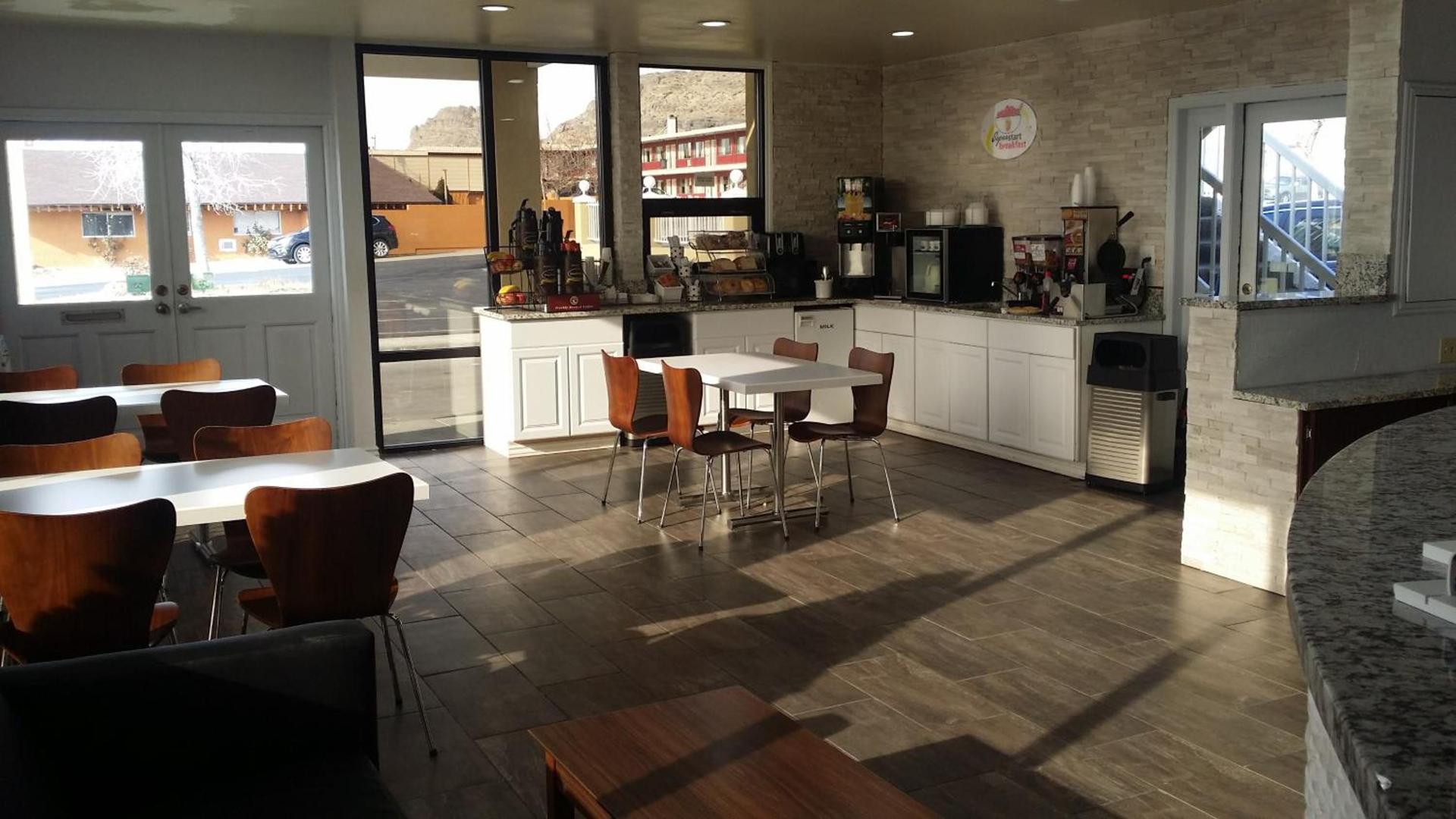 Super 8 by Wyndham Wendover photo 16