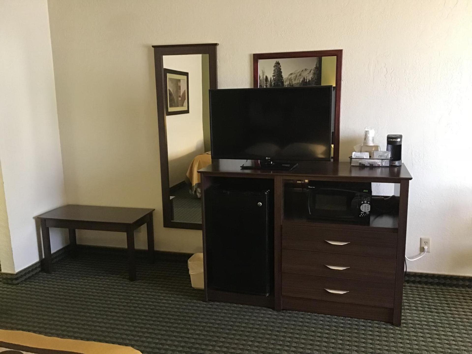 Super 8 by Wyndham Wendover photo 23