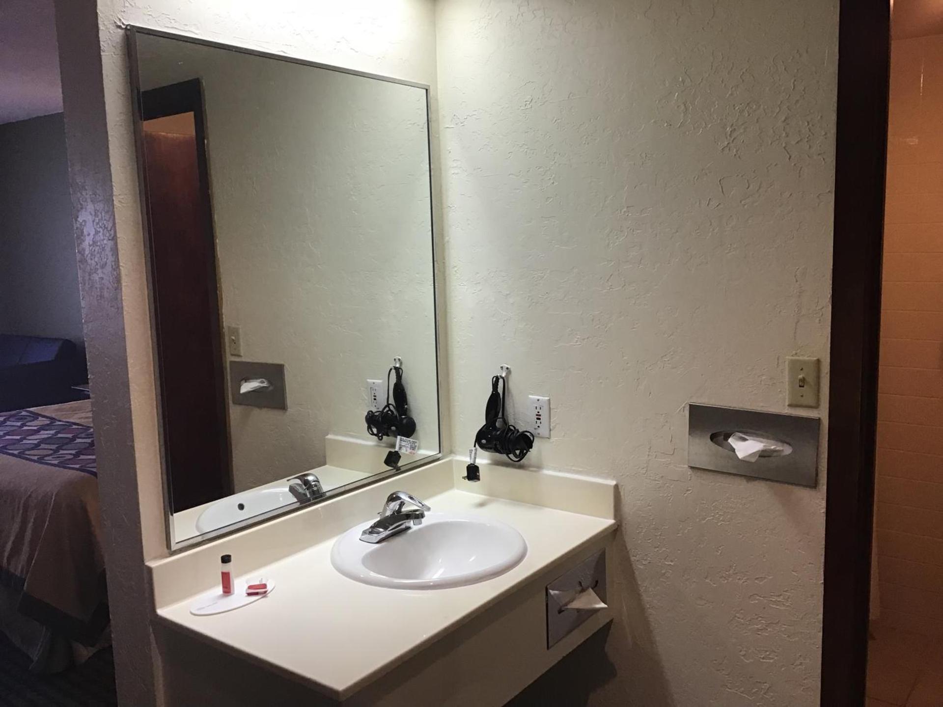 Super 8 by Wyndham Wendover photo 33