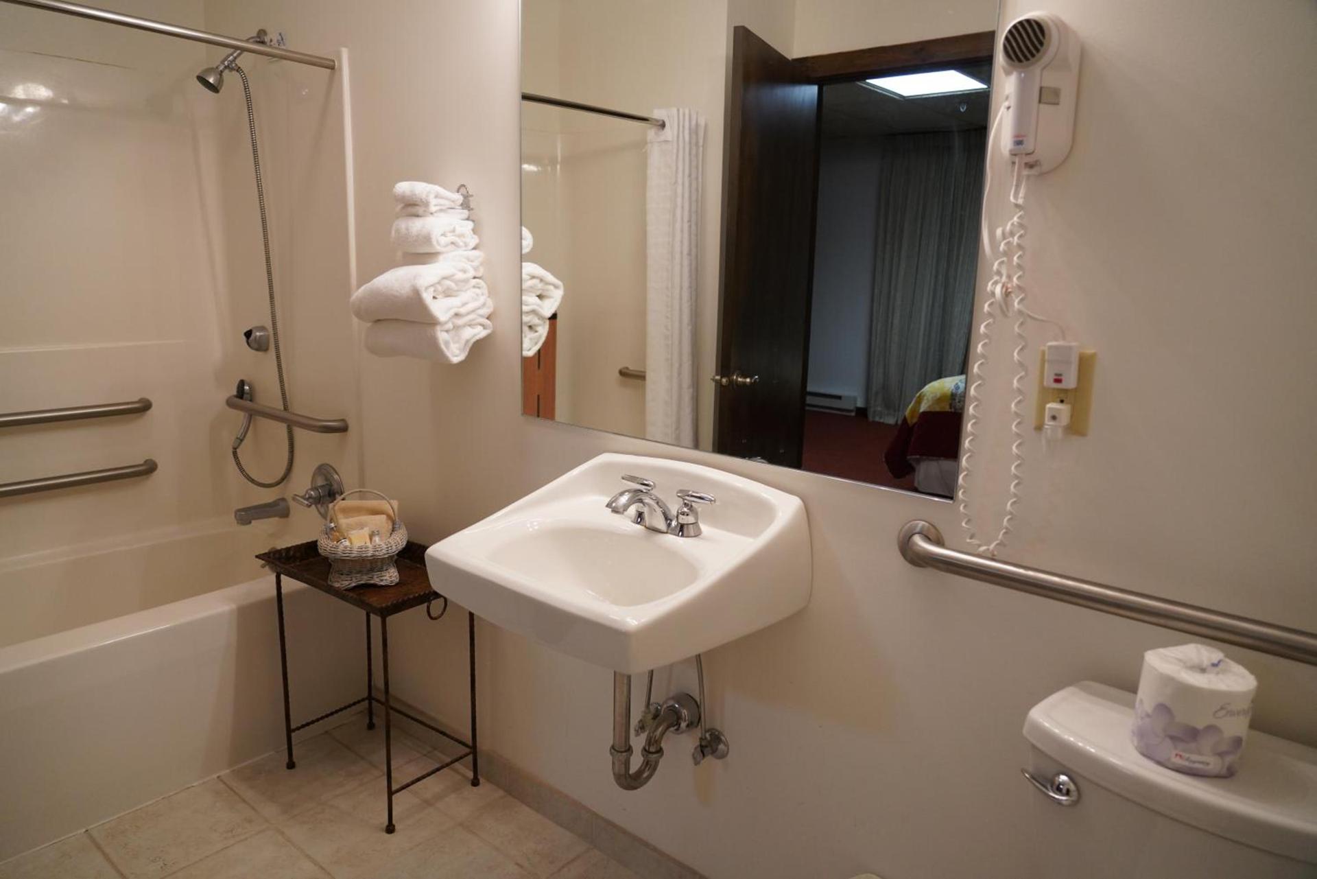 RiverBank Lodge photo 3