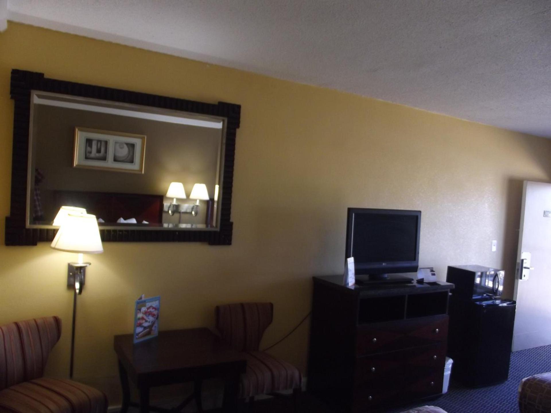 Ambassadors Inn & Suites photo 13