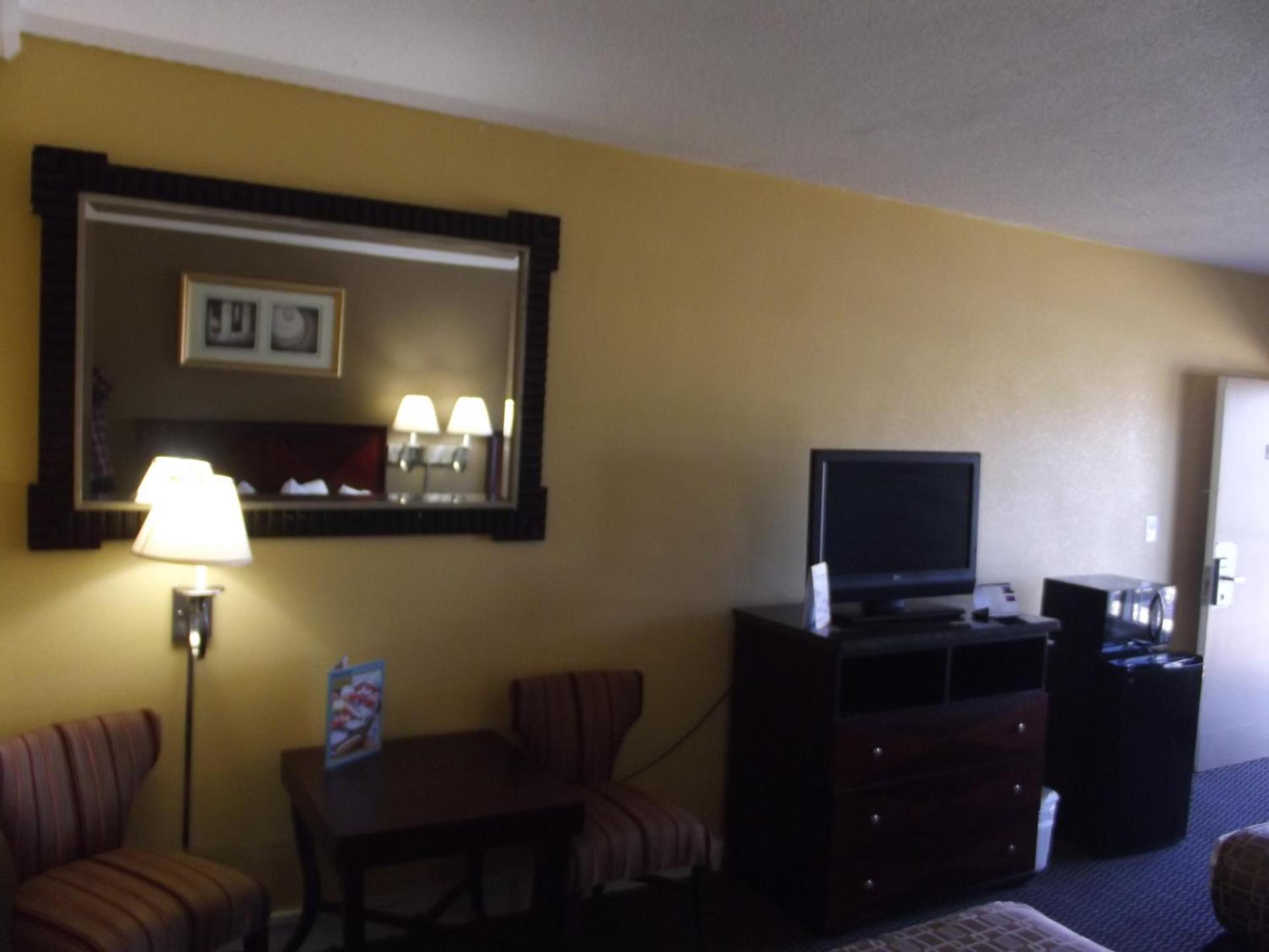 Ambassadors Inn & Suites photo 14