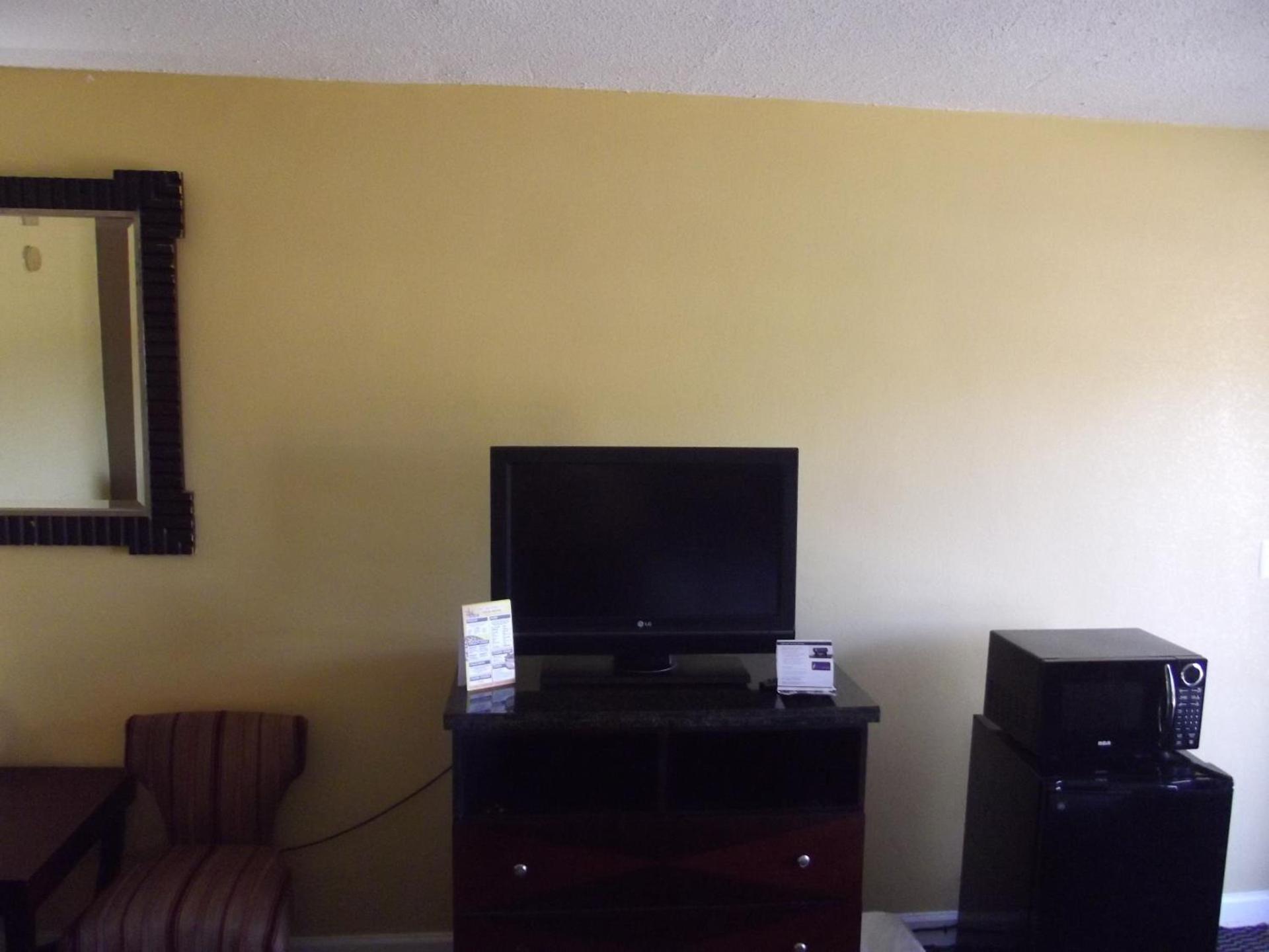 Ambassadors Inn & Suites photo 15
