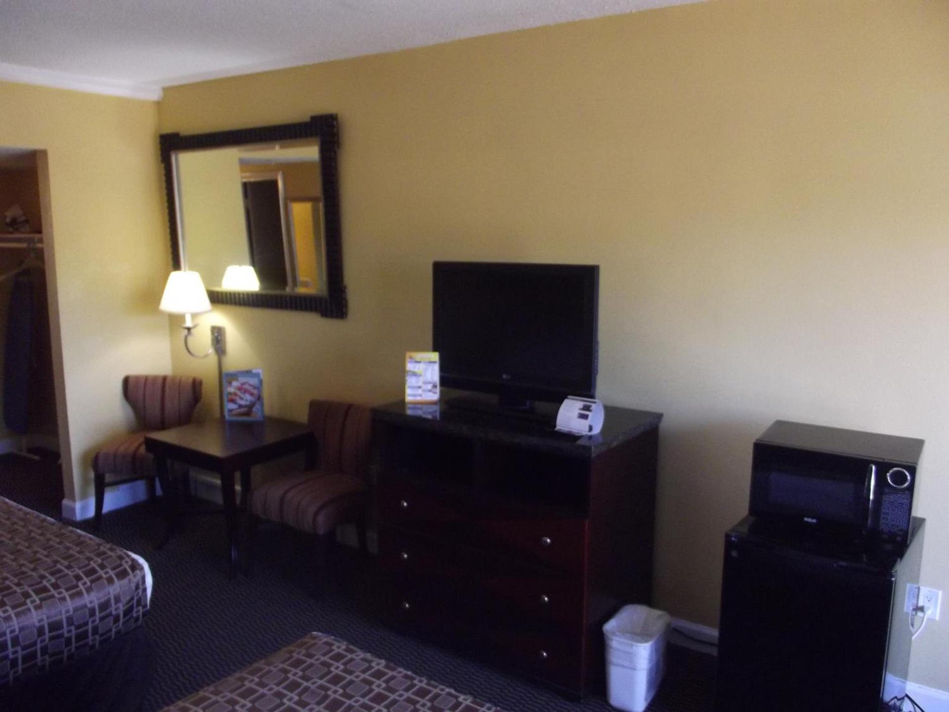 Ambassadors Inn & Suites photo 16
