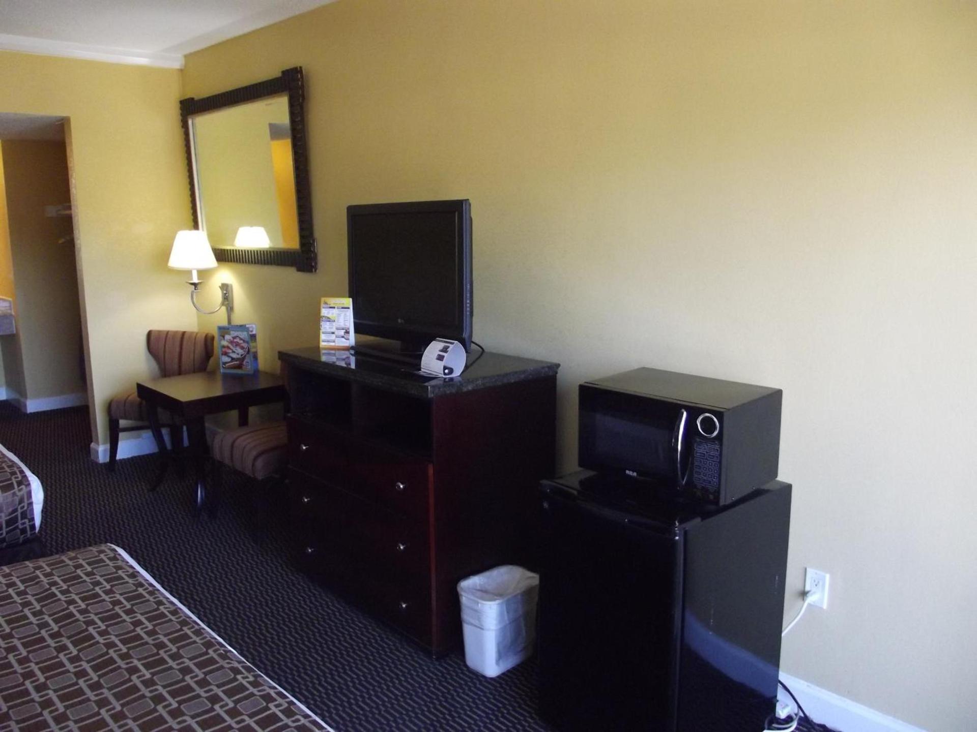 Ambassadors Inn & Suites photo 17