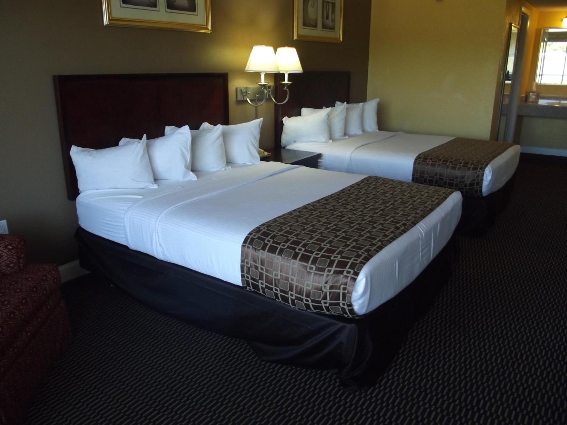 Ambassadors Inn & Suites photo 7