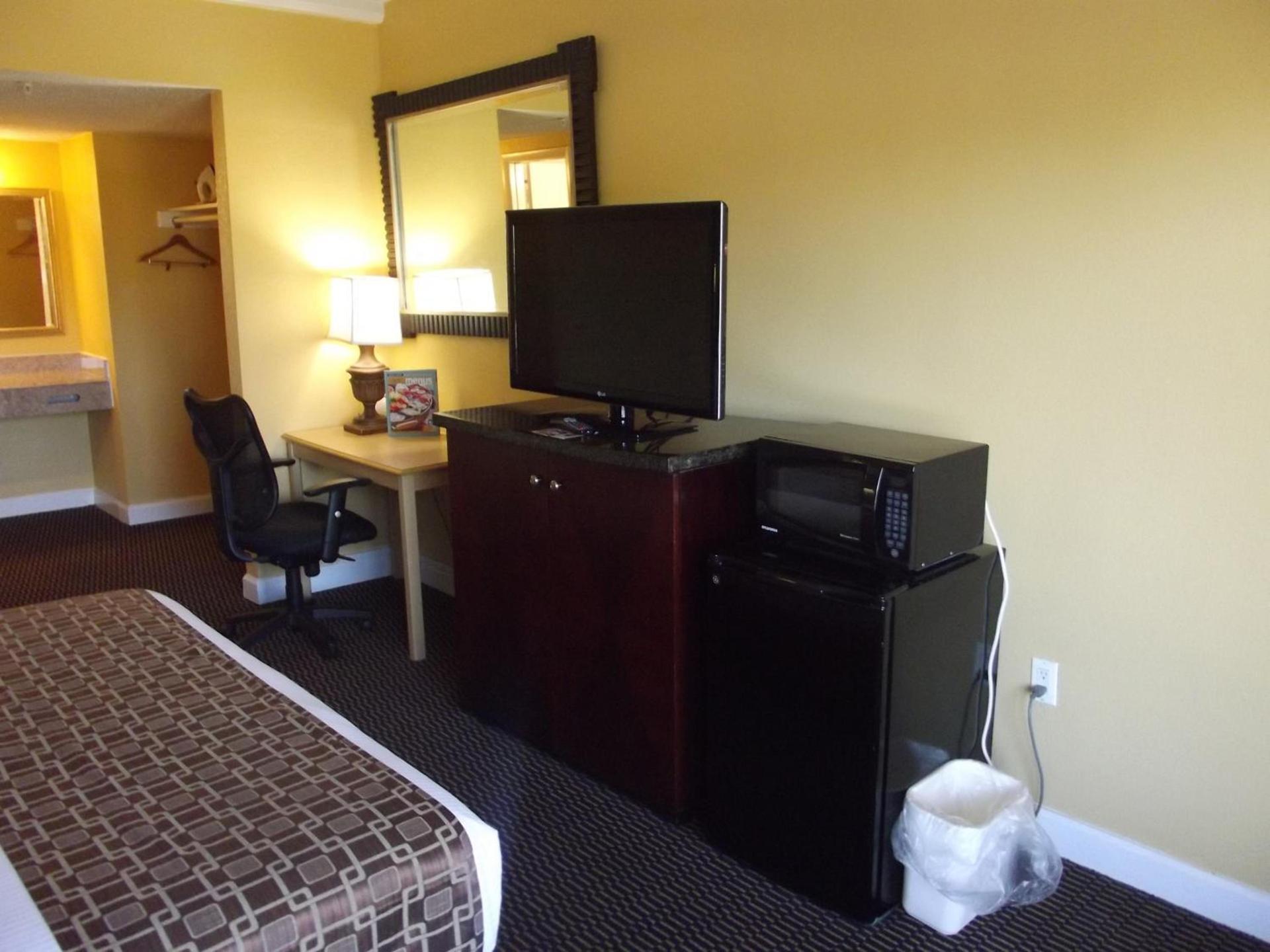 Ambassadors Inn & Suites photo 49