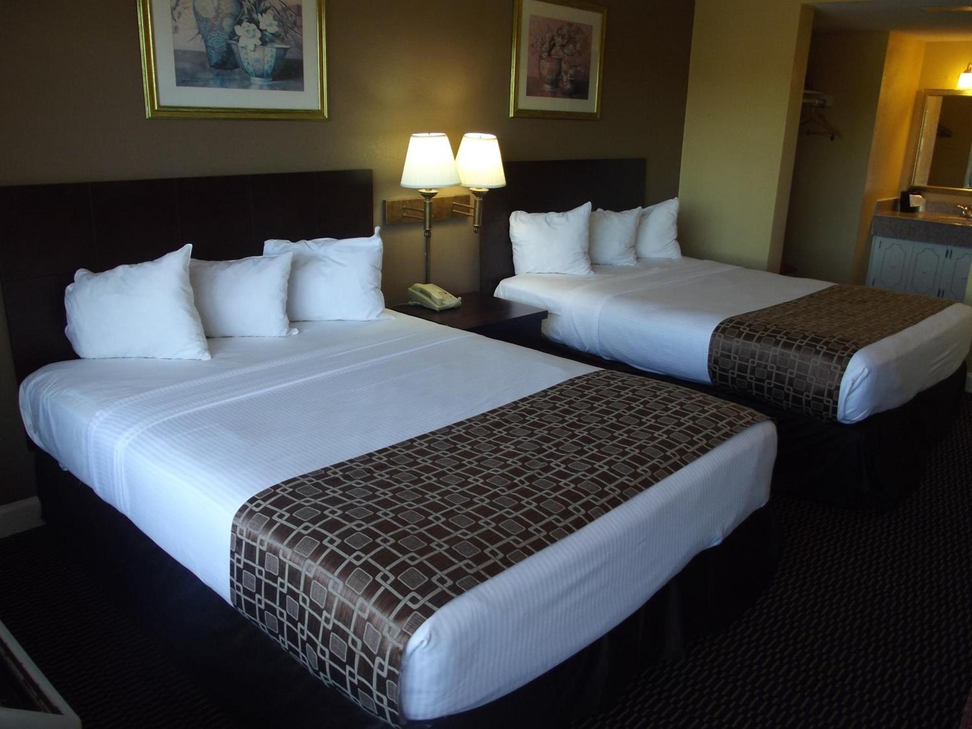Ambassadors Inn & Suites photo 11