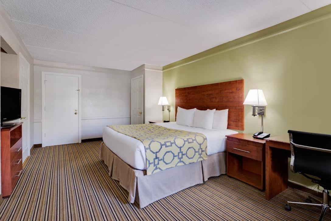 Baymont by Wyndham Jacksonville Orange Park photo 3