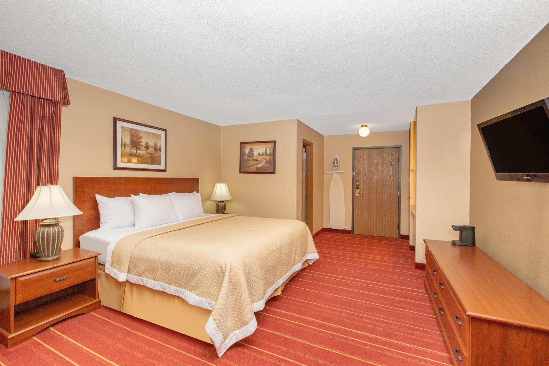 Days Inn by Wyndham Salina I-70 photo 53