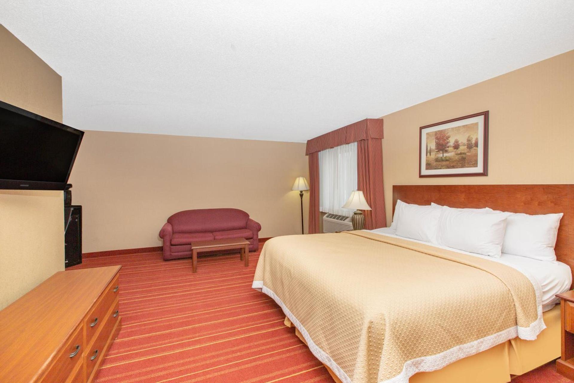 Days Inn by Wyndham Salina I-70 photo 54