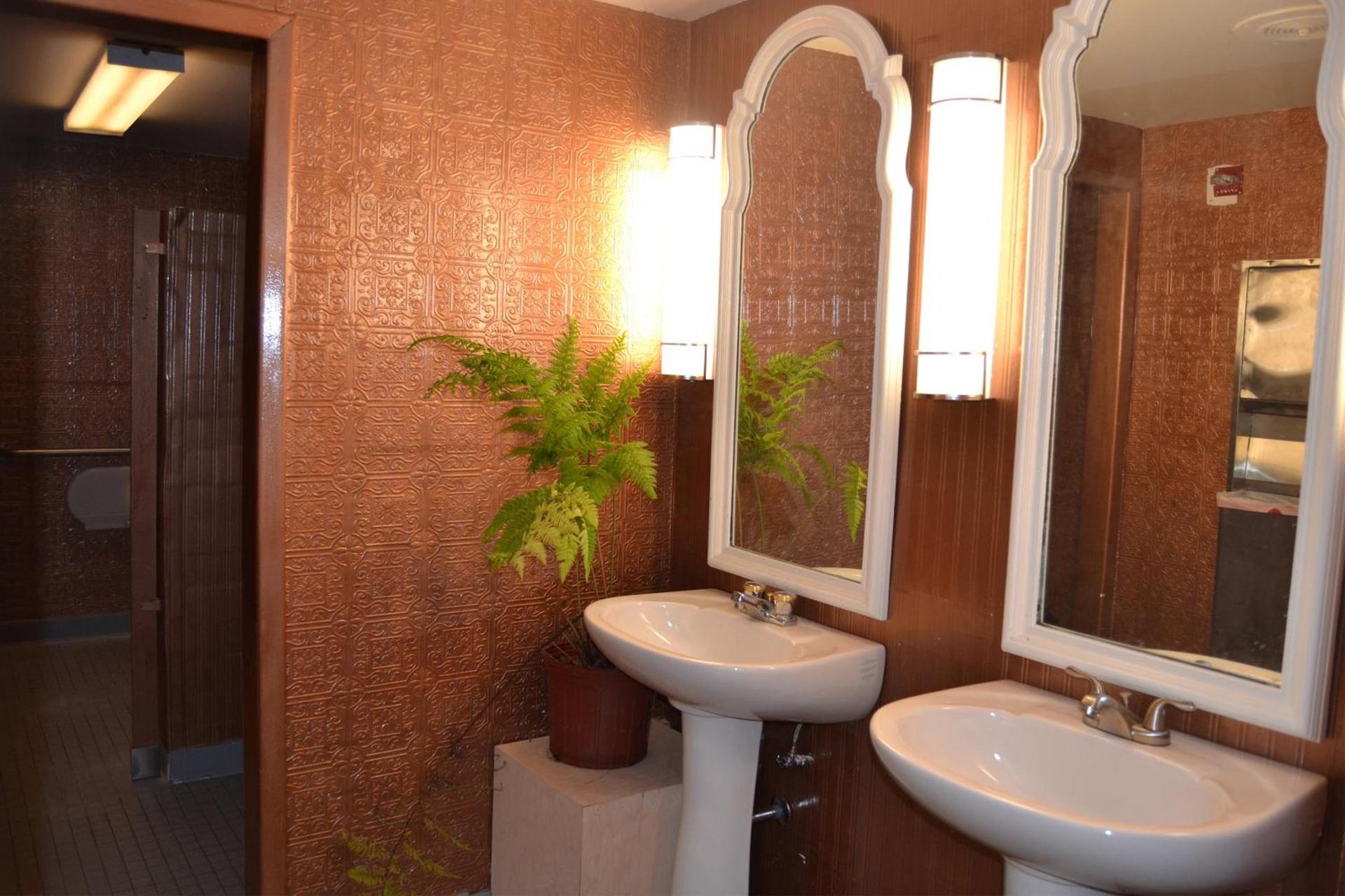 Cascades Inn photo 63