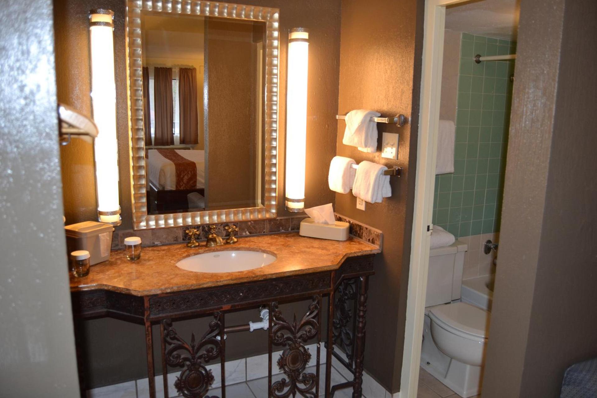 Cascades Inn photo 75