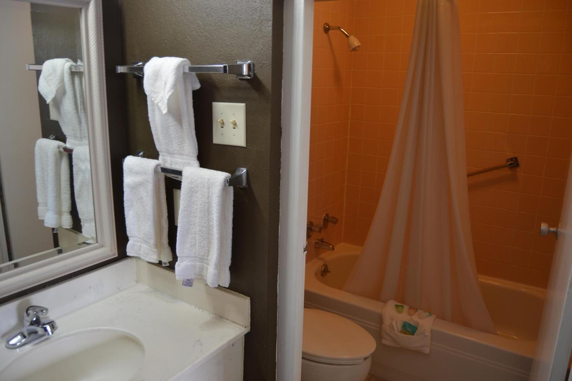 Cascades Inn photo 47