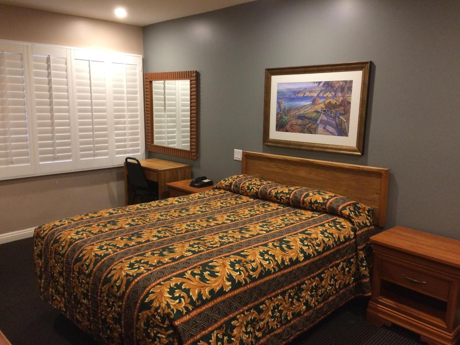 Dunes Inn - Wilshire photo 15