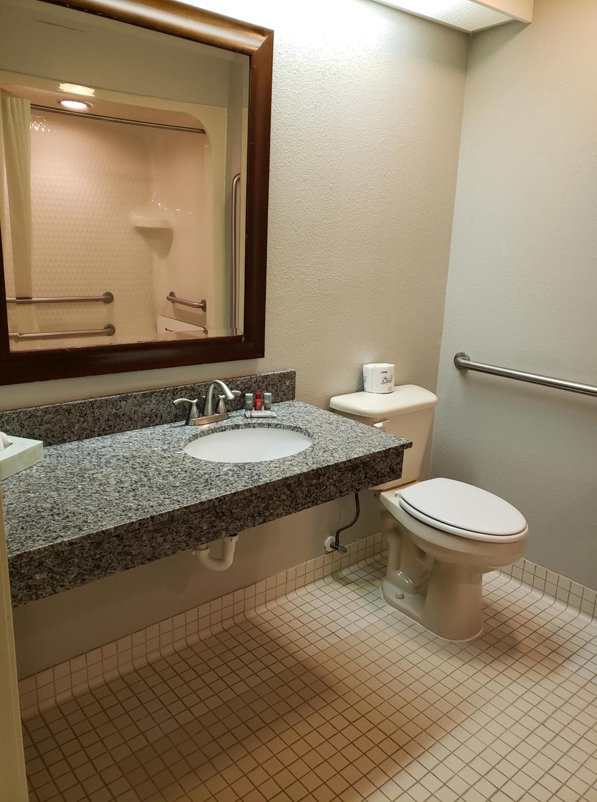 Days Inn by Wyndham Thornton photo 45