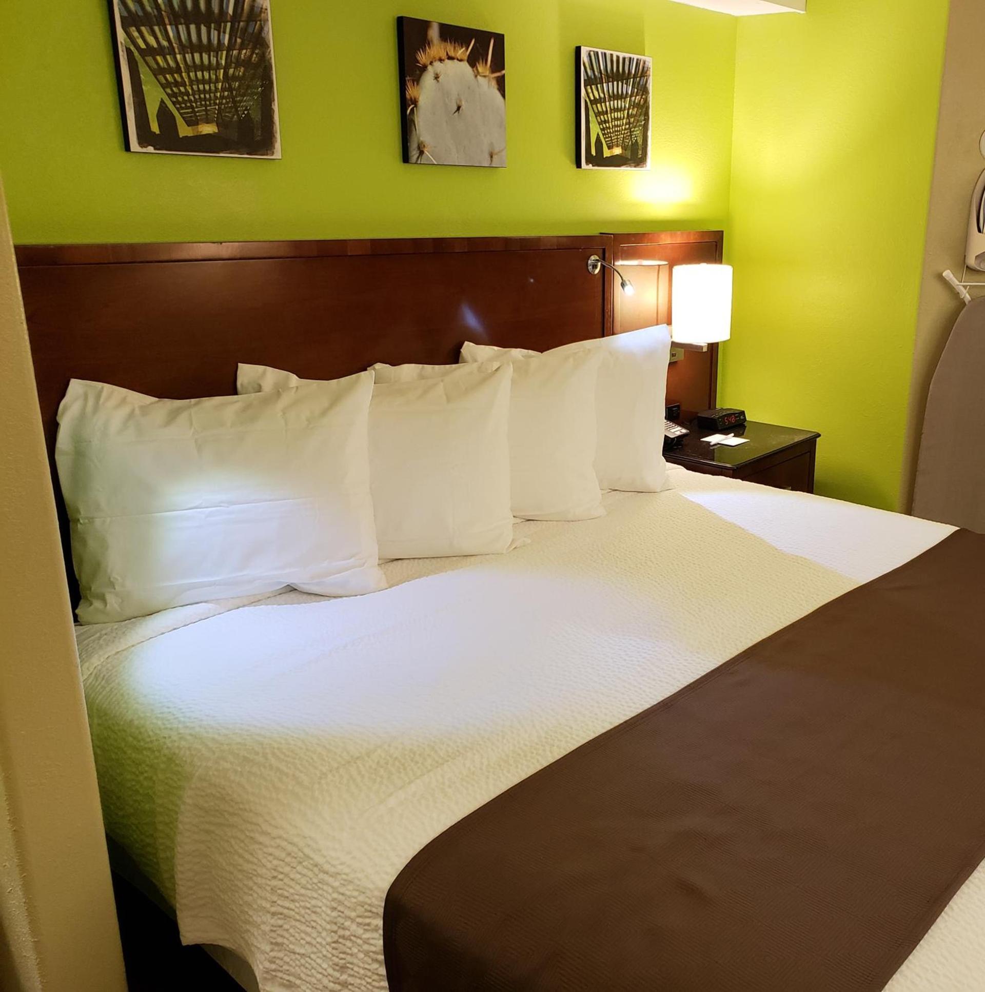 Days Inn by Wyndham Thornton photo 33
