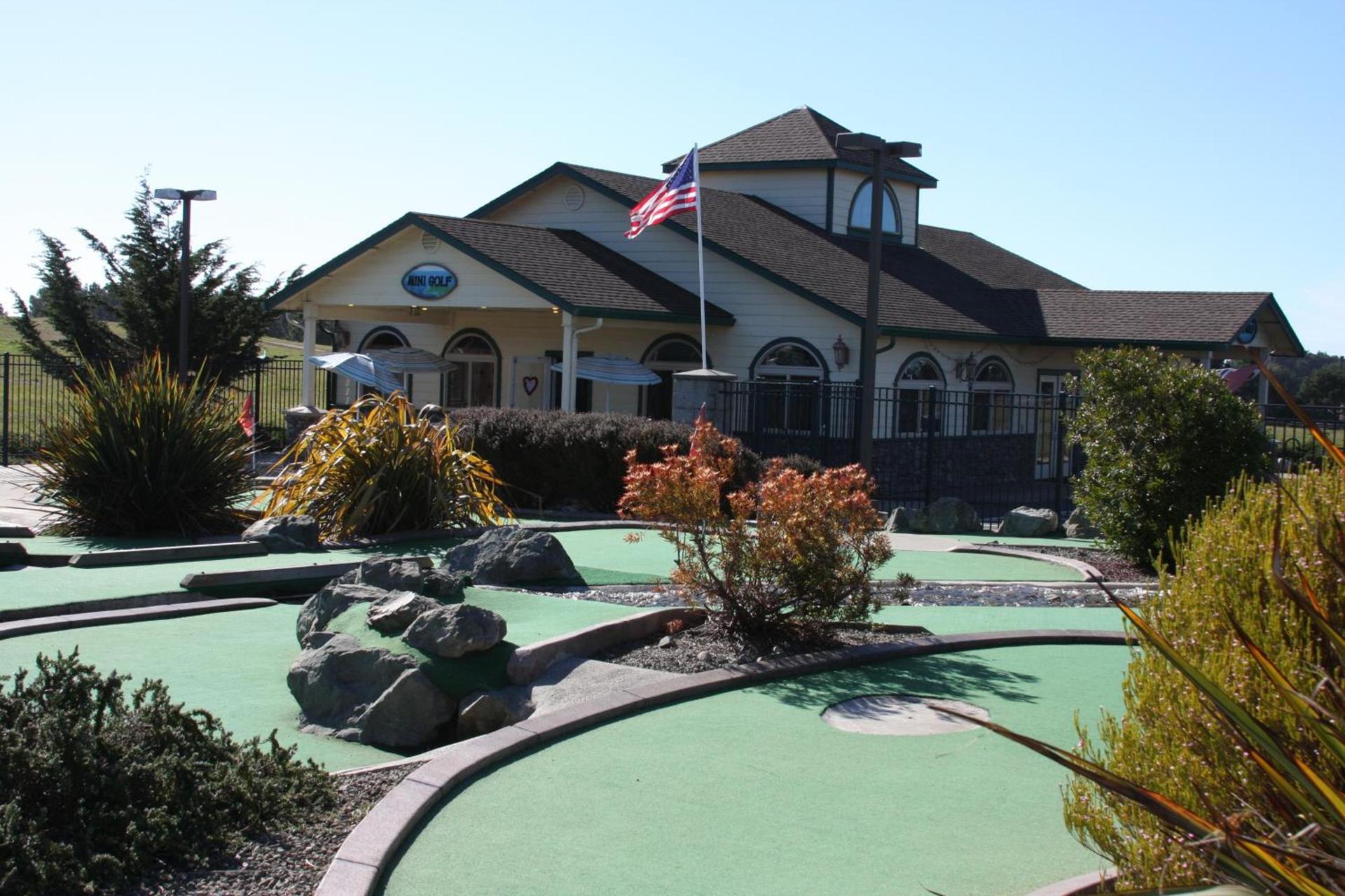 Emerald Dolphin Inn & Mini Golf photo 24