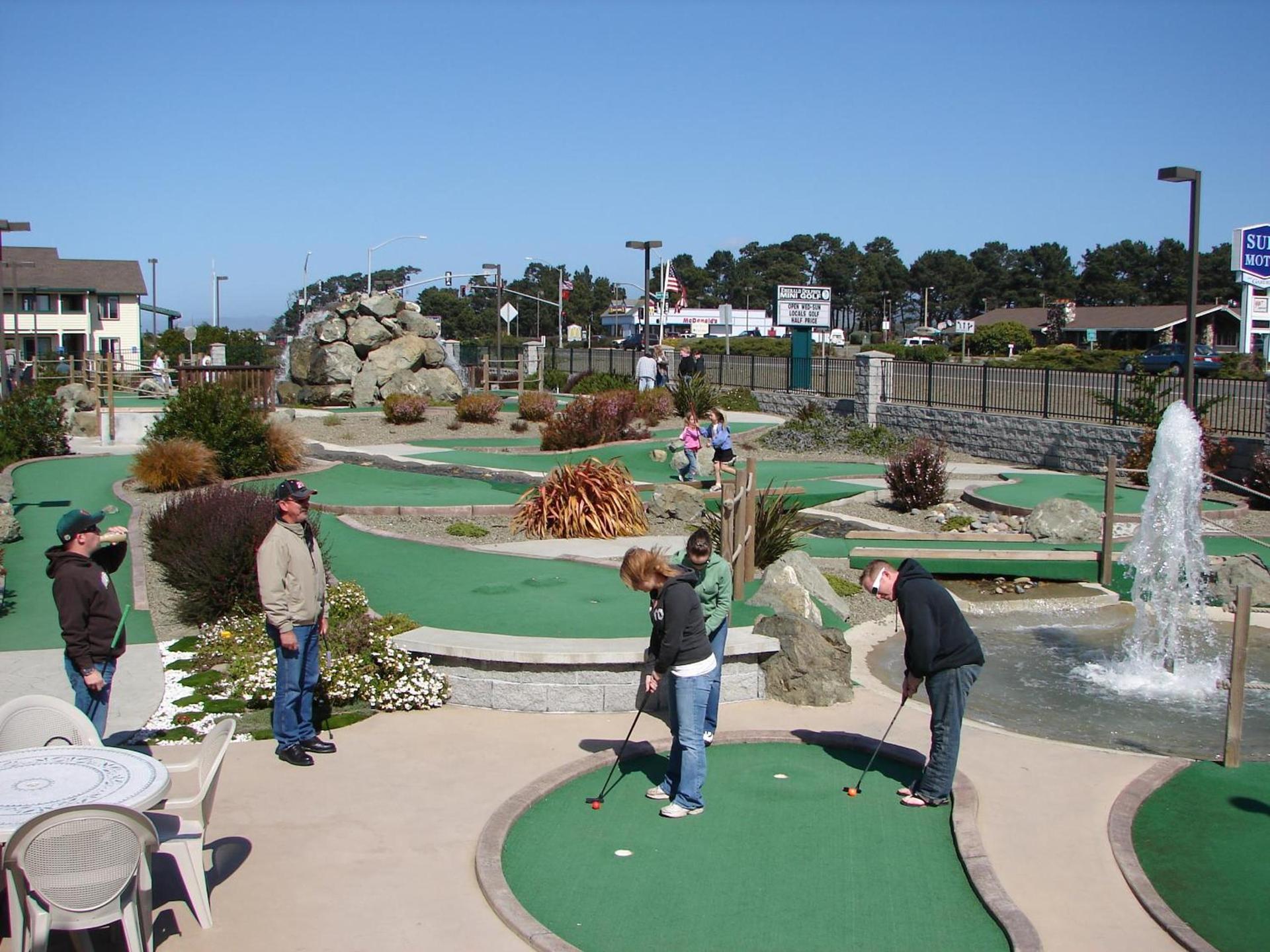 Emerald Dolphin Inn & Mini Golf photo 25