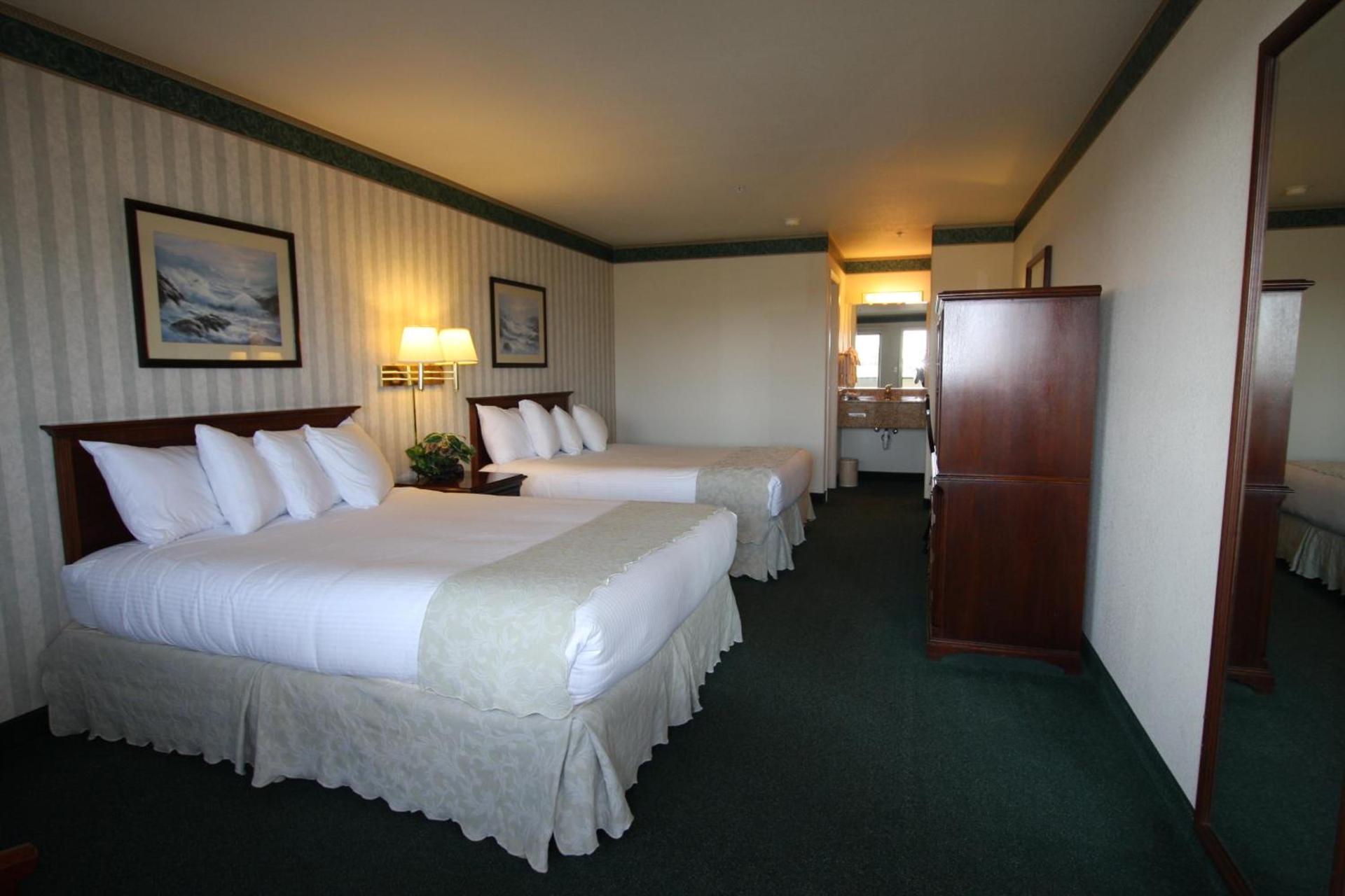 Emerald Dolphin Inn & Mini Golf photo 53