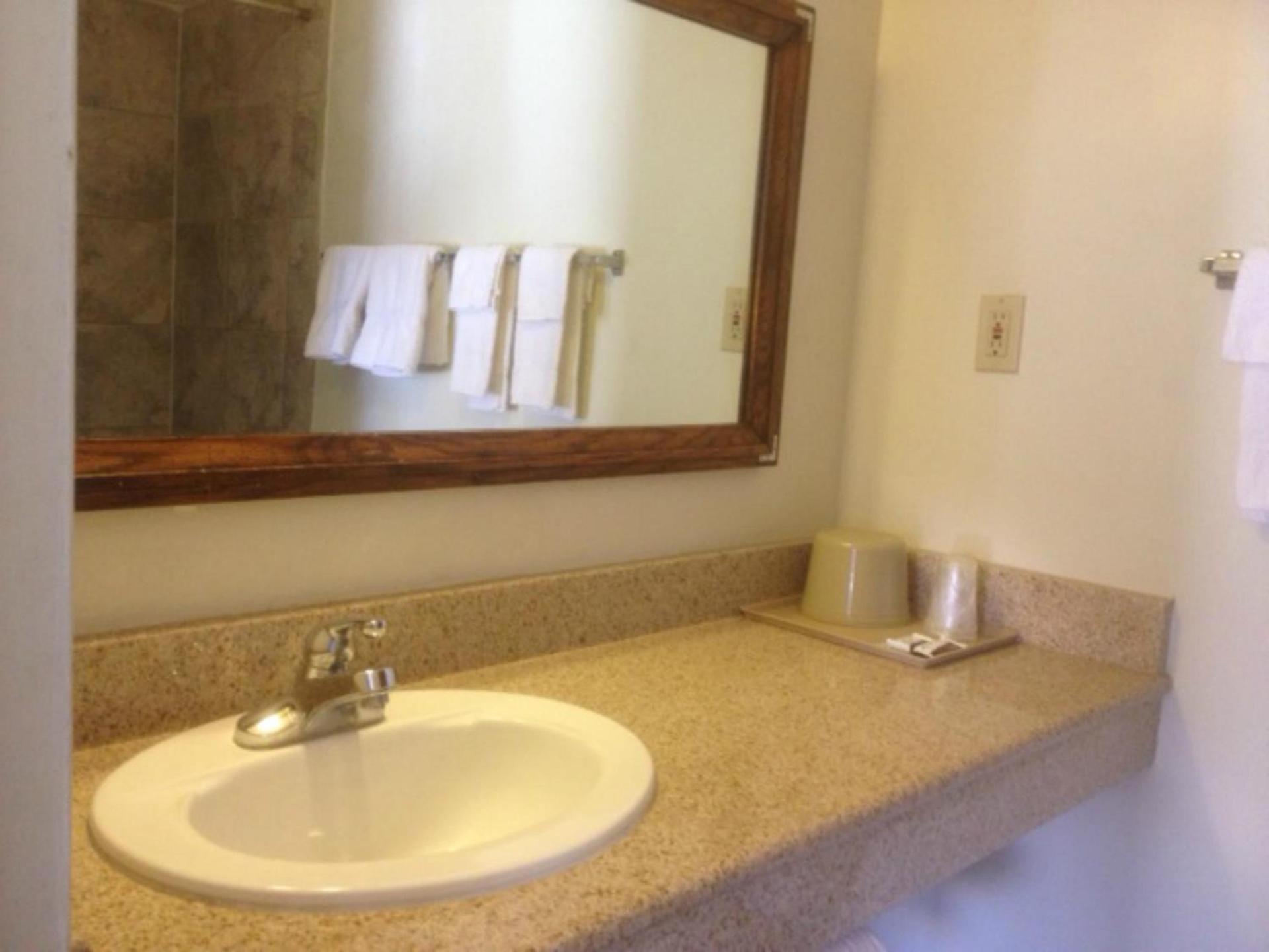 Economy Inn Alamogordo photo 13