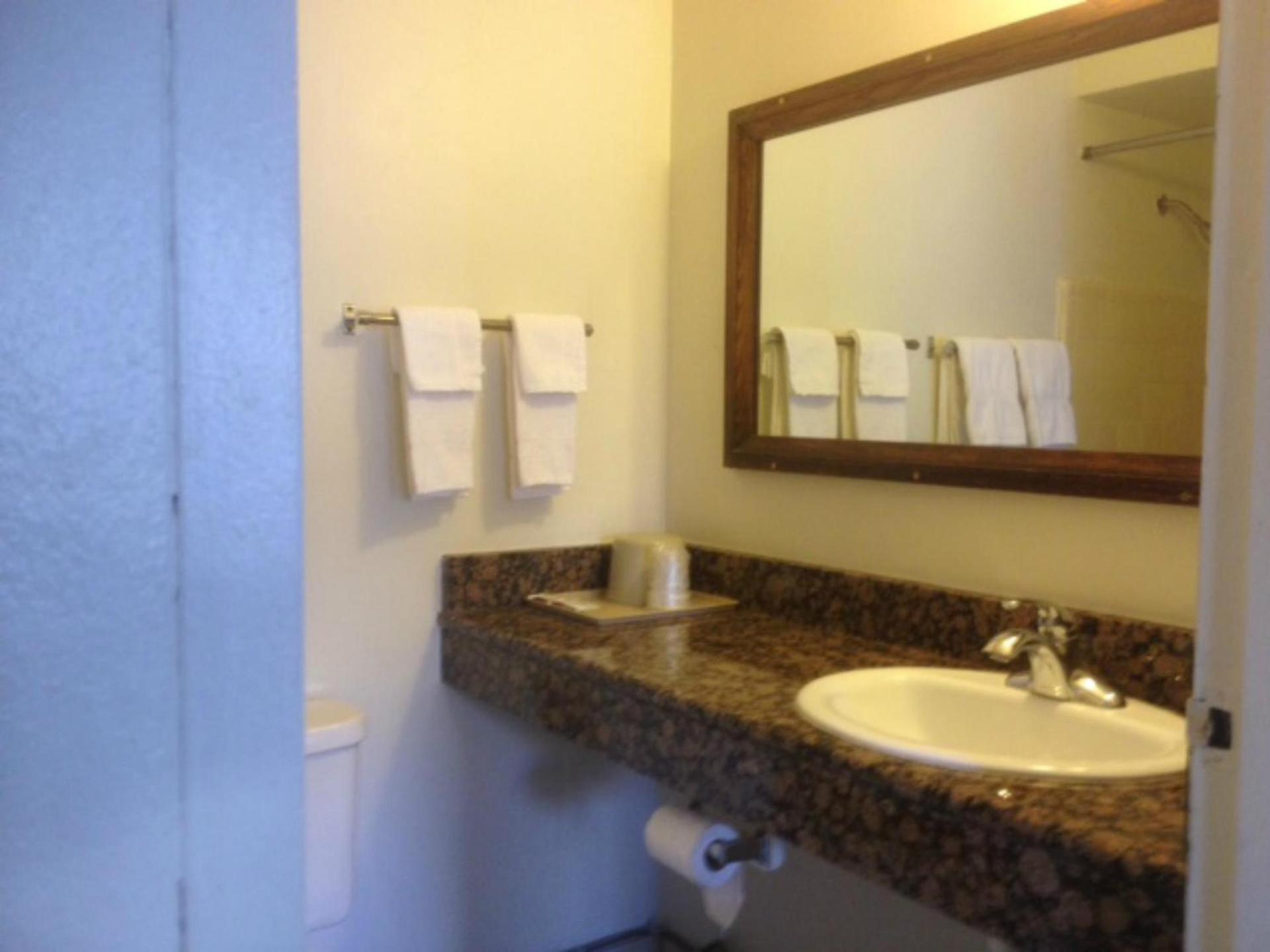 Economy Inn Alamogordo photo 17