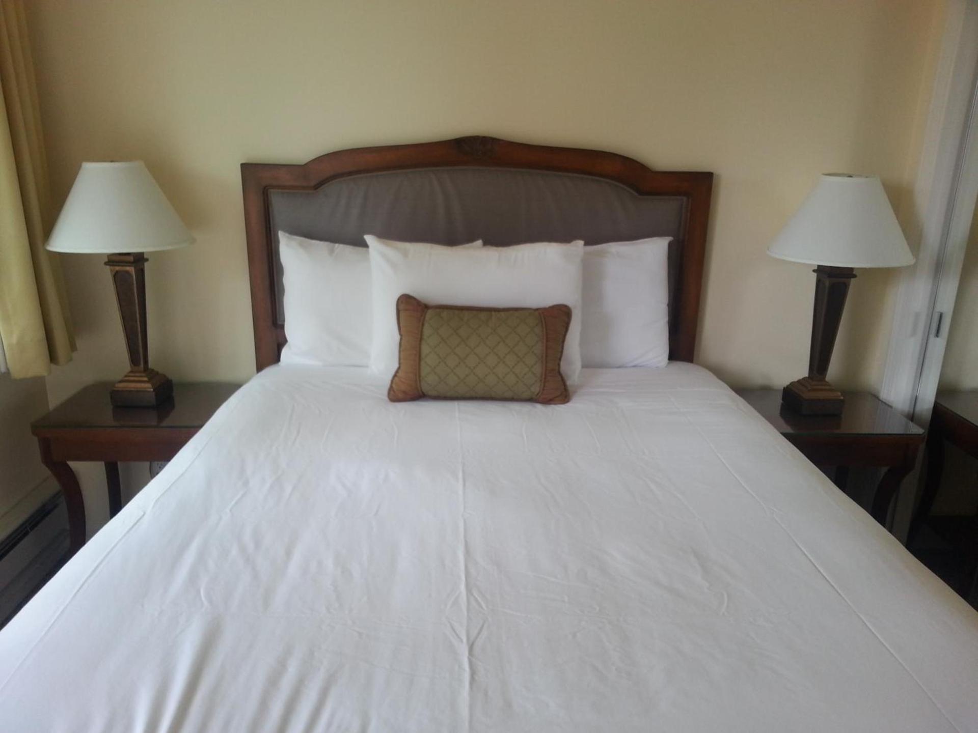 The Vendange Carmel Inn & Suites photo 83
