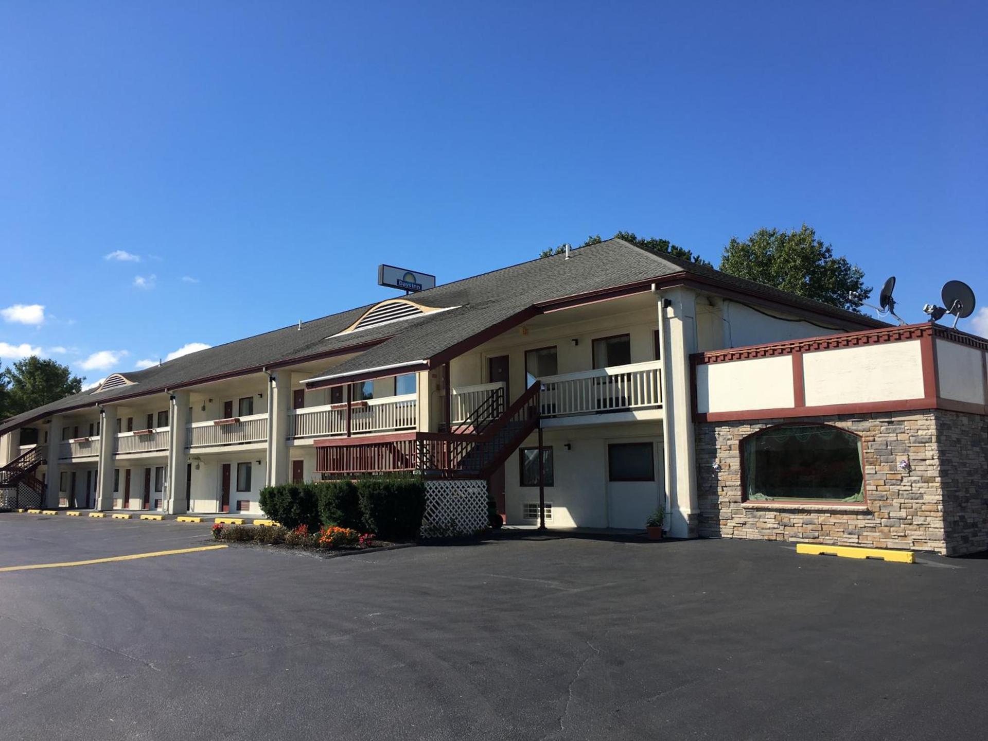 Days Inn by Wyndham Queensbury/Lake George photo 35