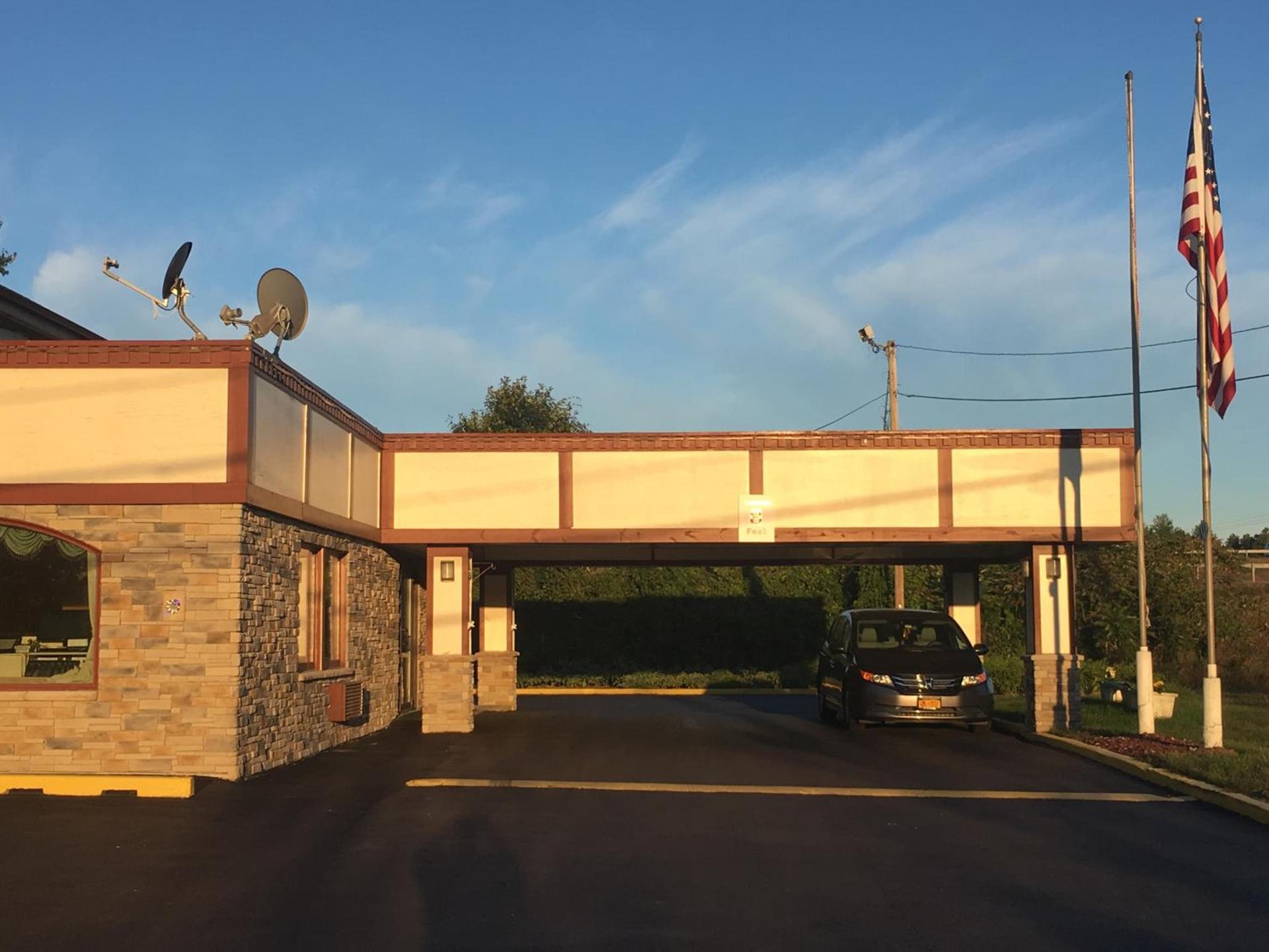 Days Inn by Wyndham Queensbury/Lake George photo 37