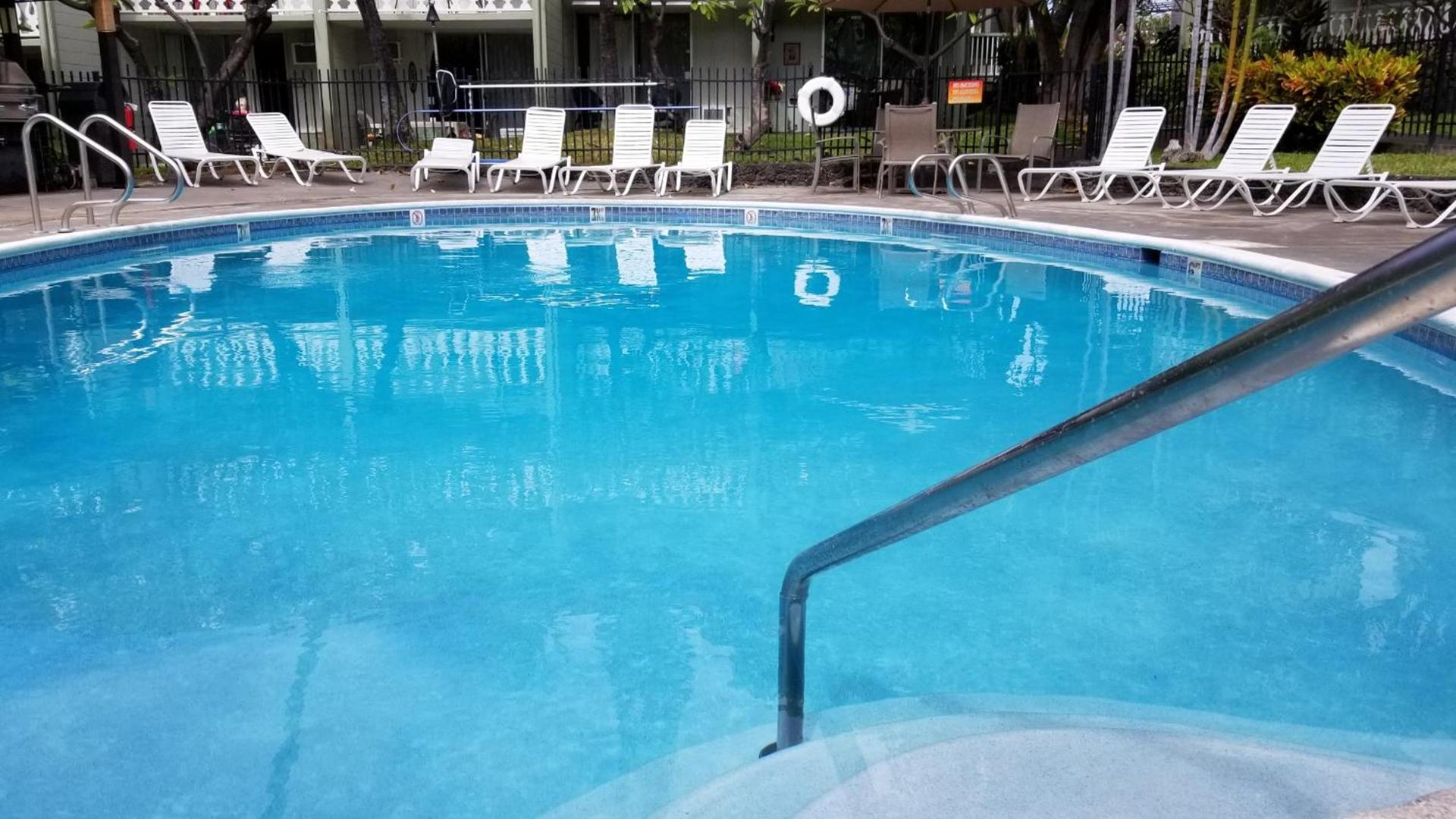 Kona Islander Inn - Prime Downtown Location with Hot Tub, Pool & Beach photo 4