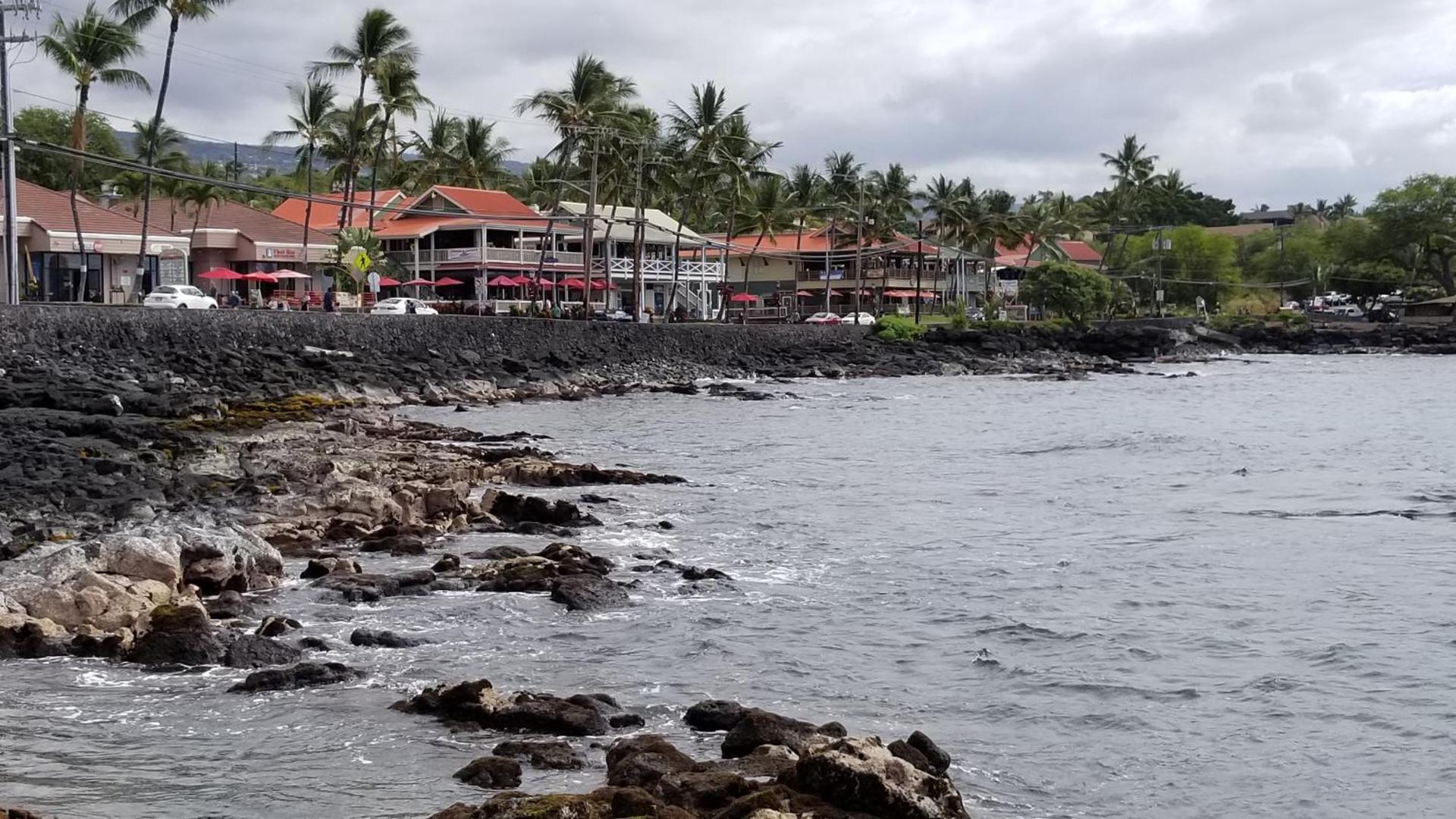 Kona Islander Inn - Prime Downtown Location with Hot Tub, Pool & Beach photo 10