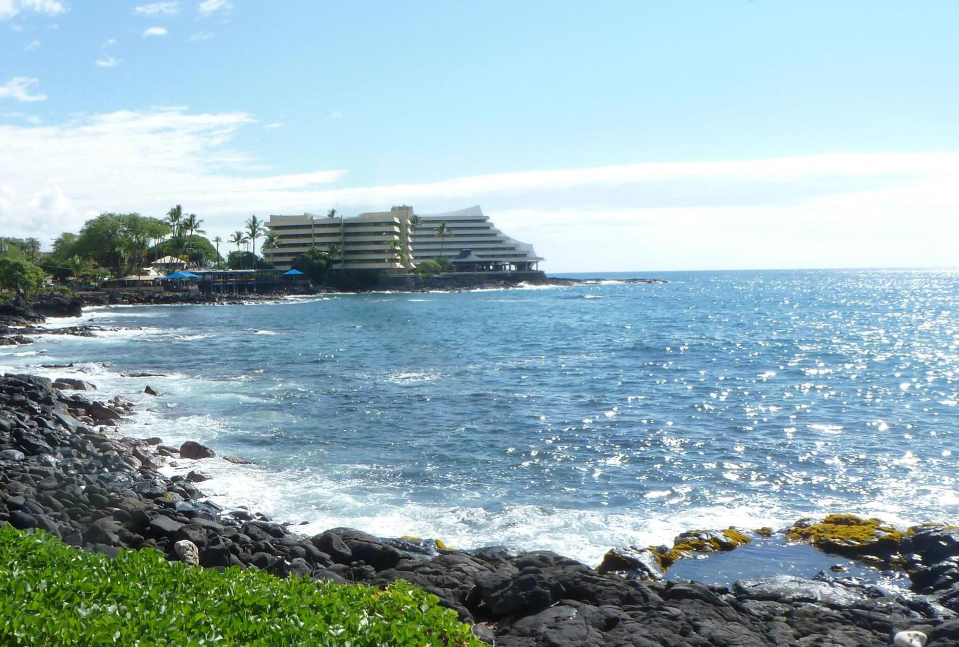 Kona Islander Inn - Prime Downtown Location with Hot Tub, Pool & Beach photo 1