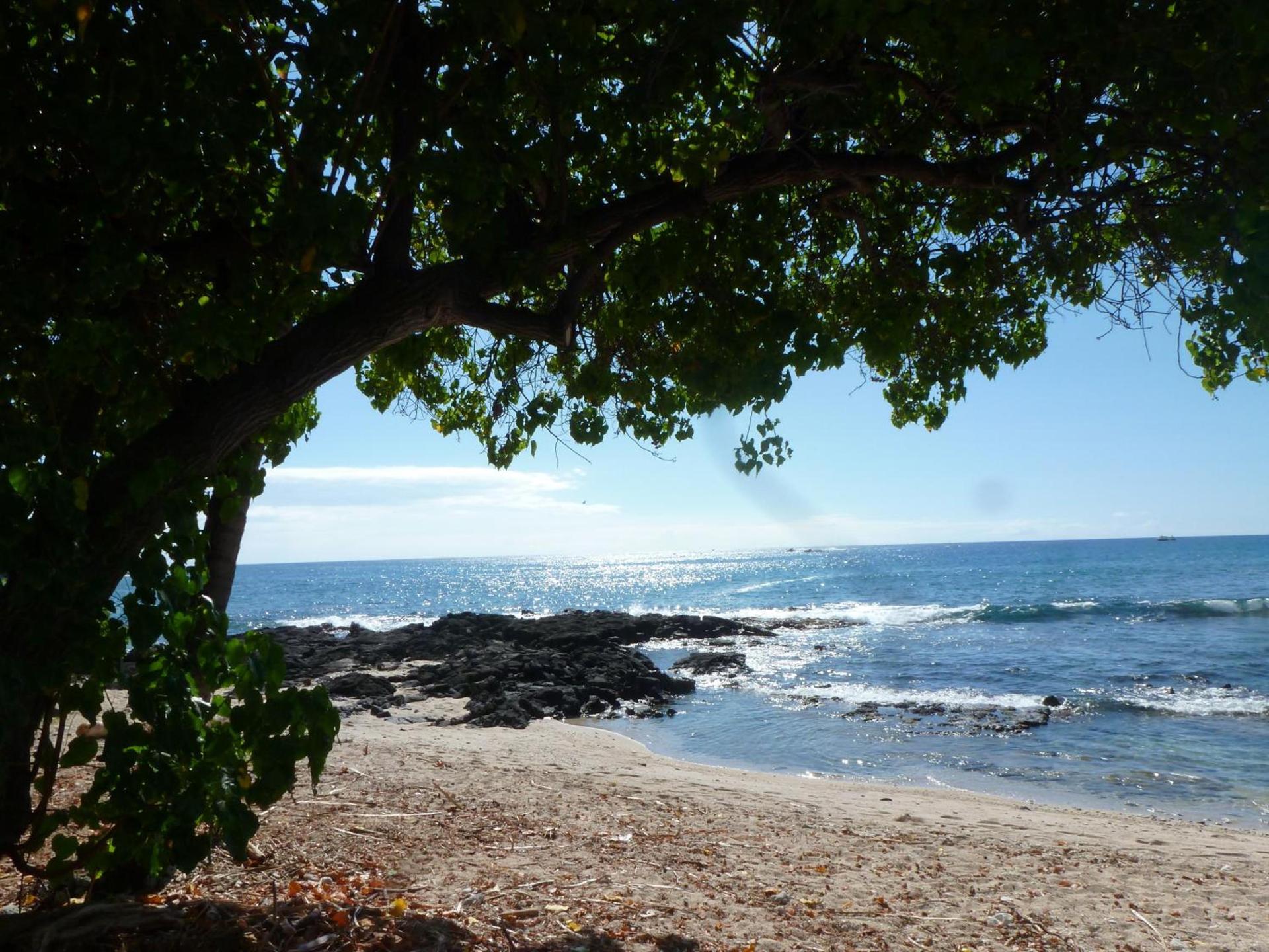 Kona Islander Inn - Prime Downtown Location with Hot Tub, Pool & Beach photo 22
