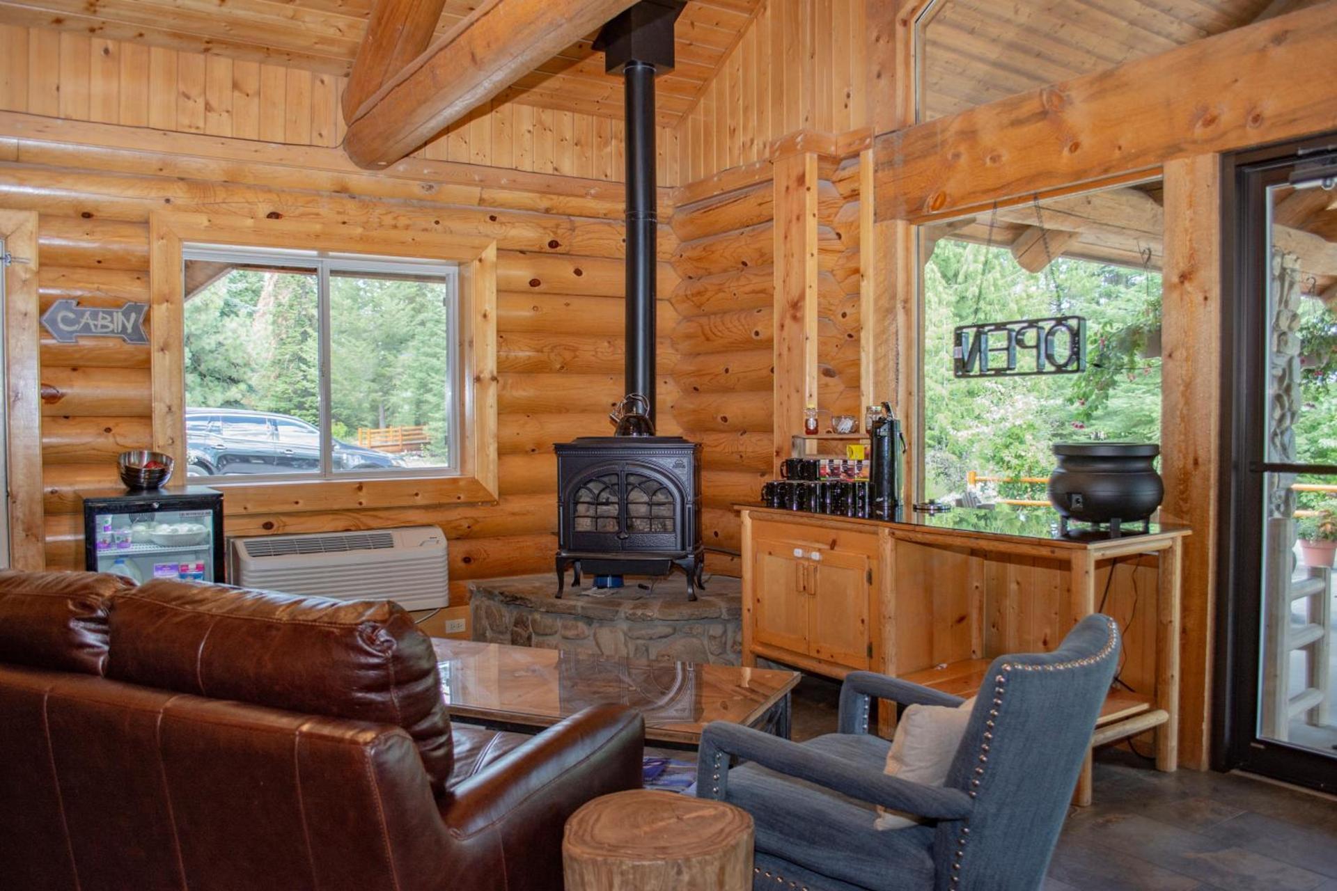 Log Inn Bonners Ferry photo 3