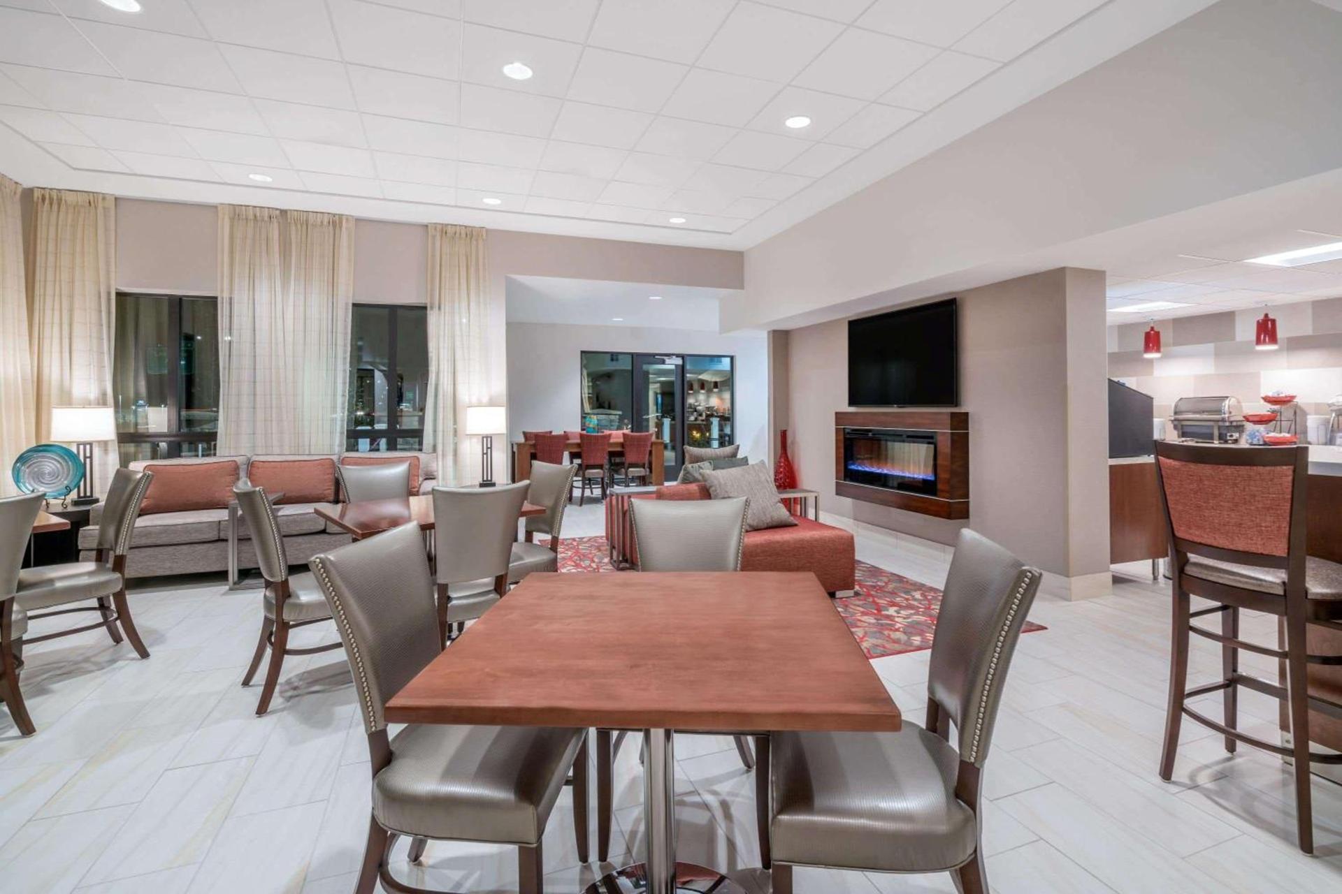 Ramada by Wyndham Minneapolis Golden Valley photo 37