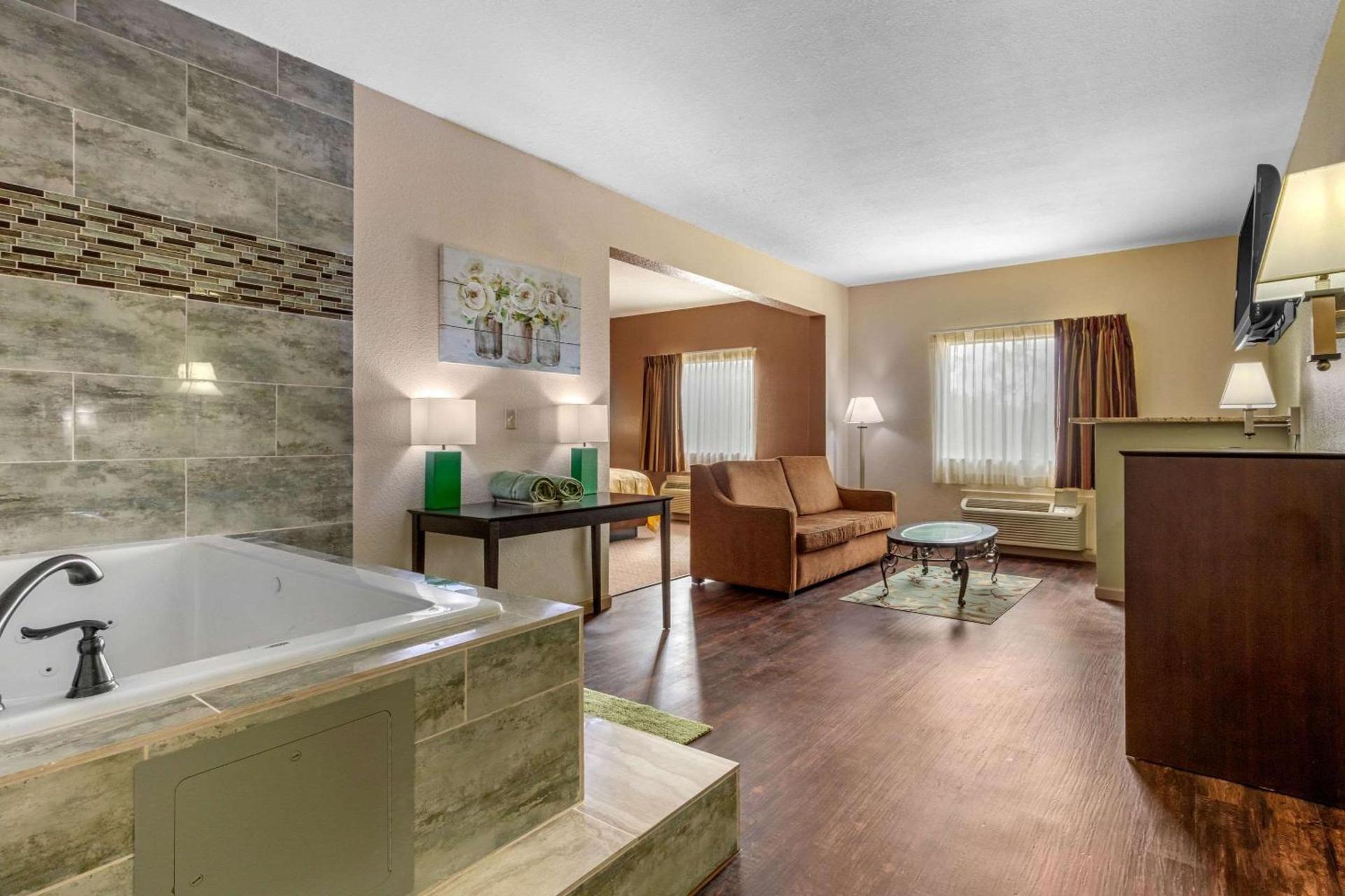 Quality Inn West Memphis I-40 photo 23