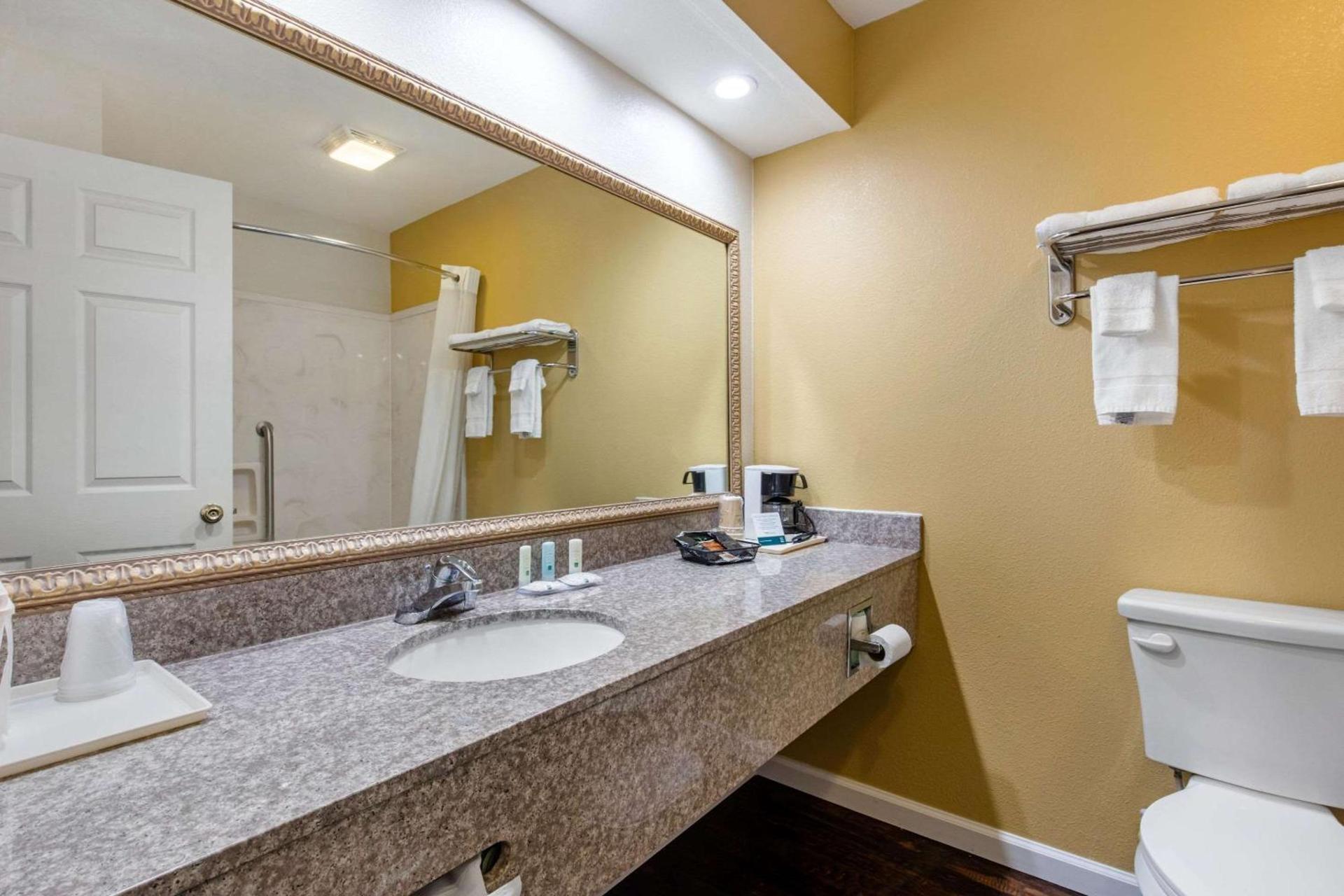 Quality Inn West Memphis I-40 photo 16
