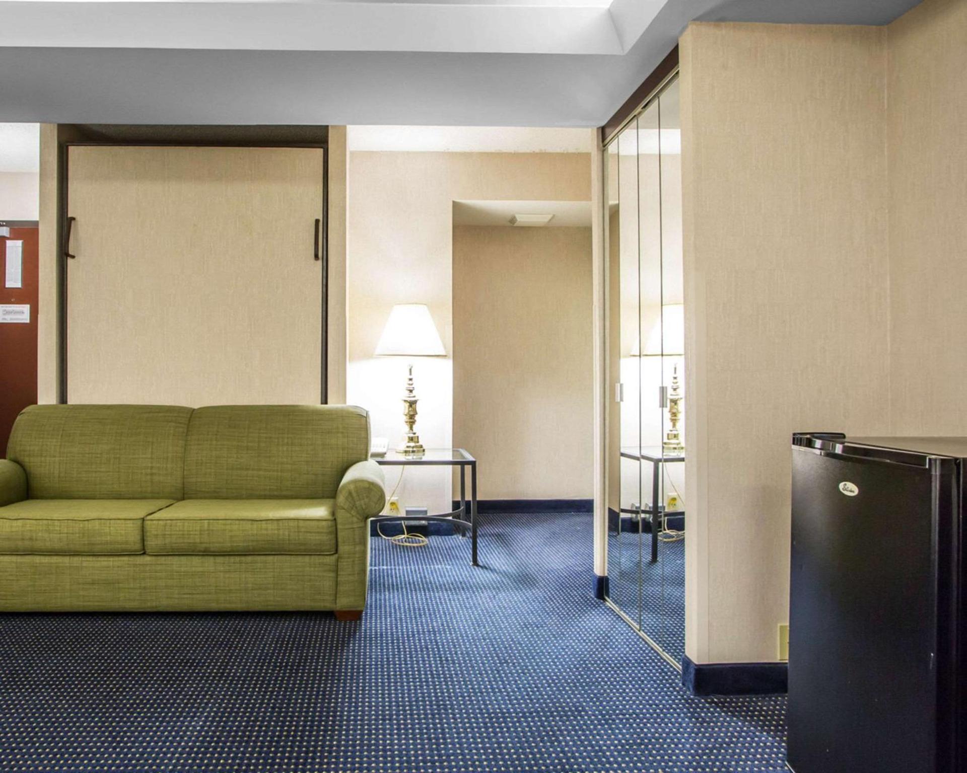 Quality Inn Schaumburg - Chicago near the Mall photo 14